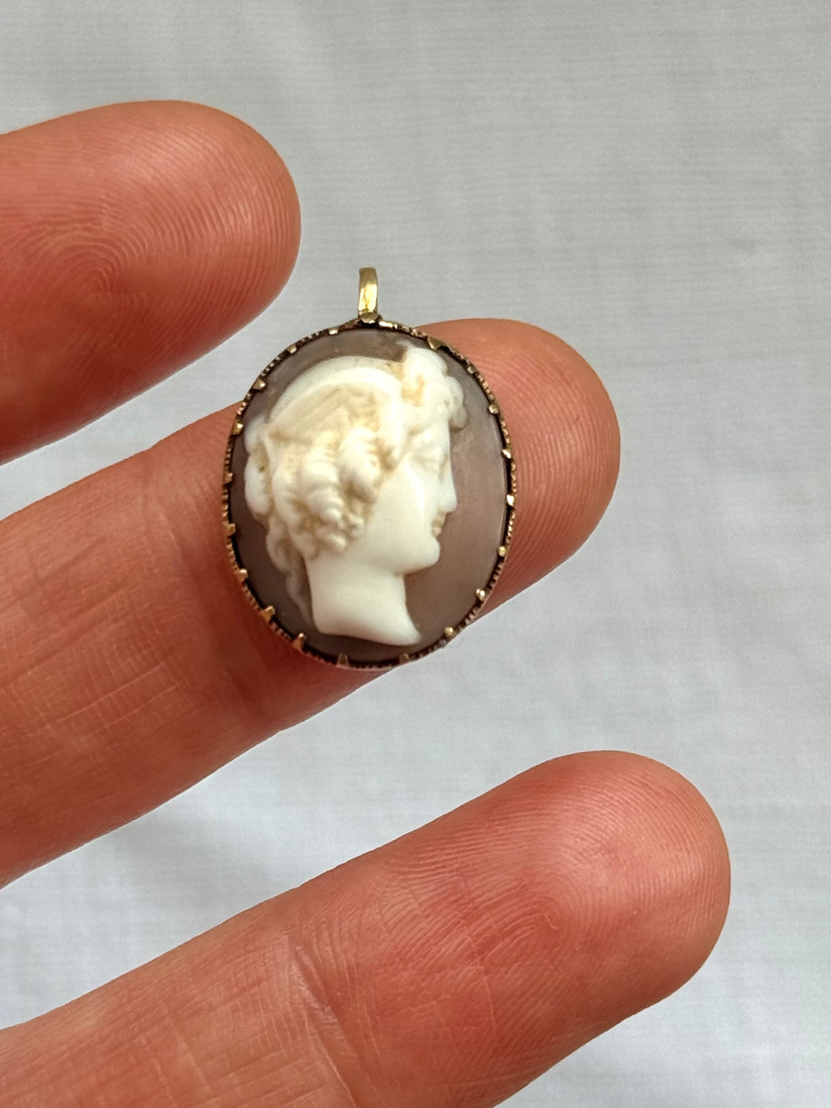 .1840s .1850s antique .18ct .20ct bright gold rare high relief Grecian aquiline dame hand carved true antique cameo pendant