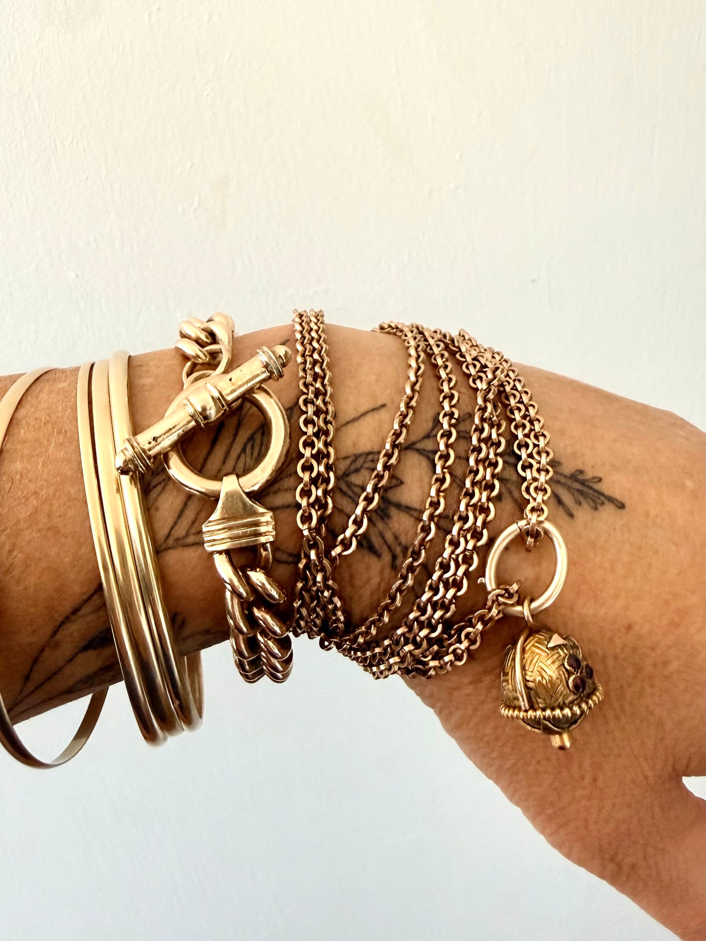 .375 .9ct yellow gold modernist chunky gold solid and heavy gold wide link t-bar toggle chunky fob chain curb bracelet