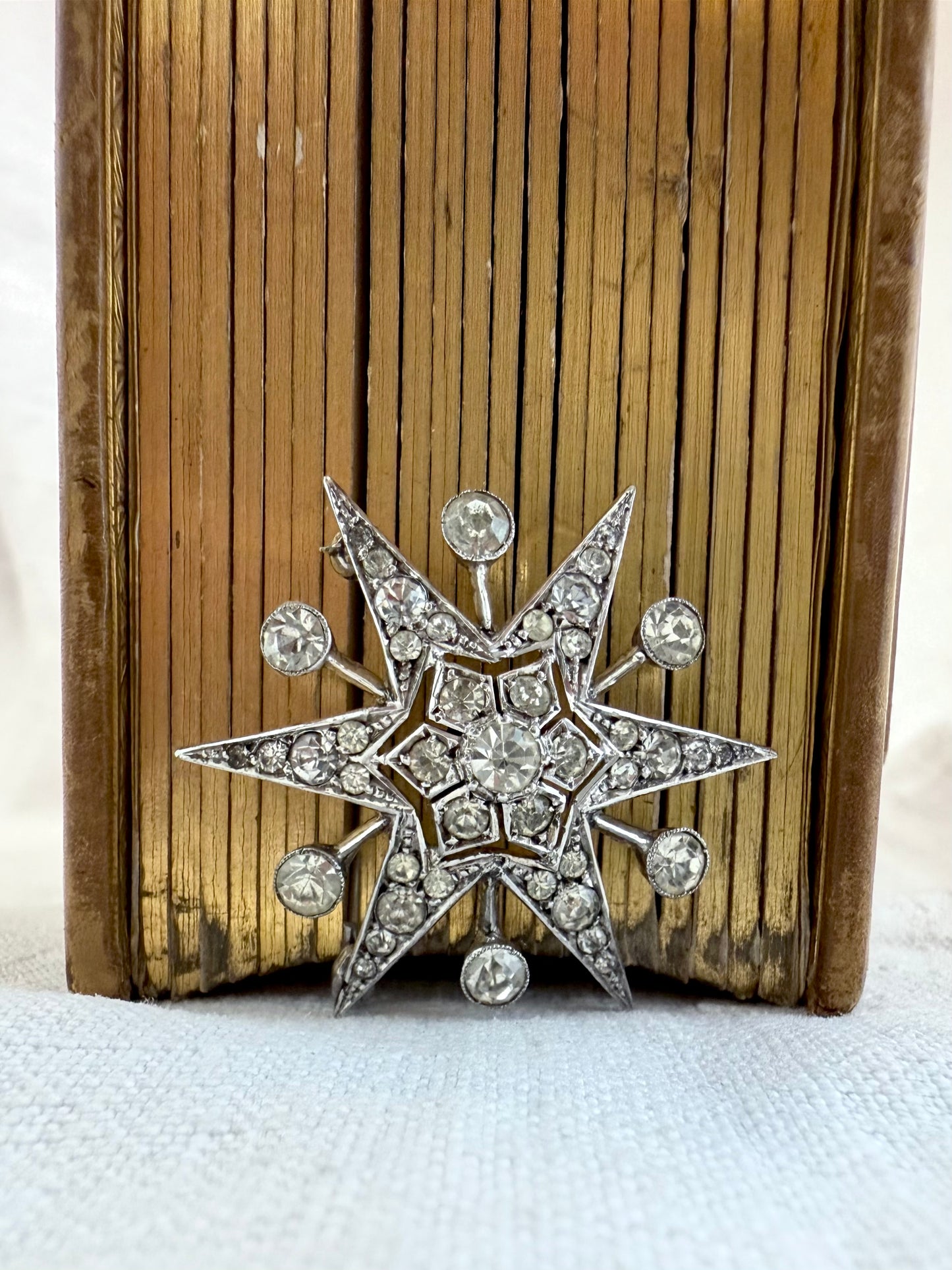 .1920s .925 silver Victorian revival Celestial starburst star bright shooting star brooch
