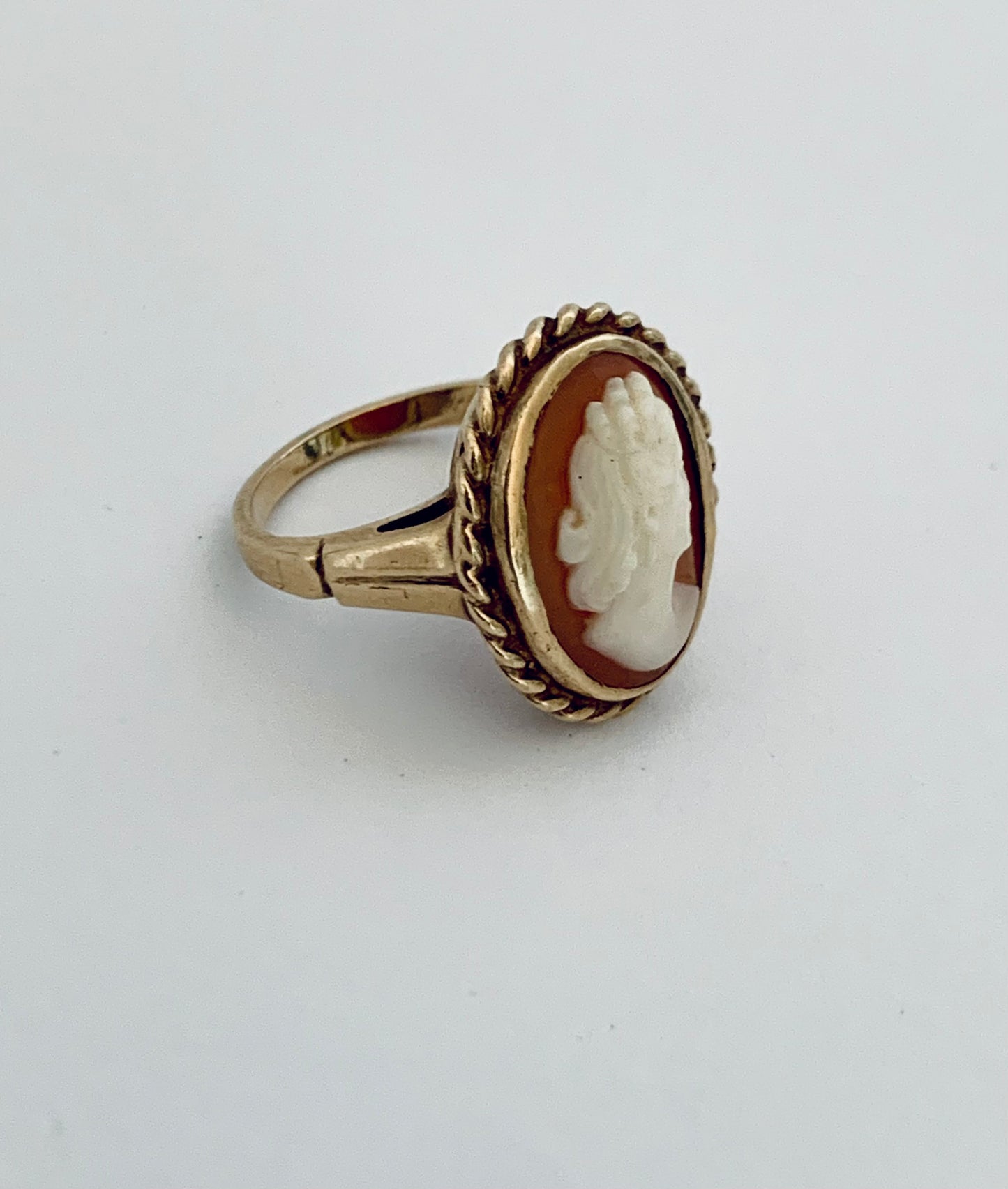 Cameo shell Classic 10ct gold beautiful cameo ring - hand carved well made vintage antique gold cameo shell estate find ring
