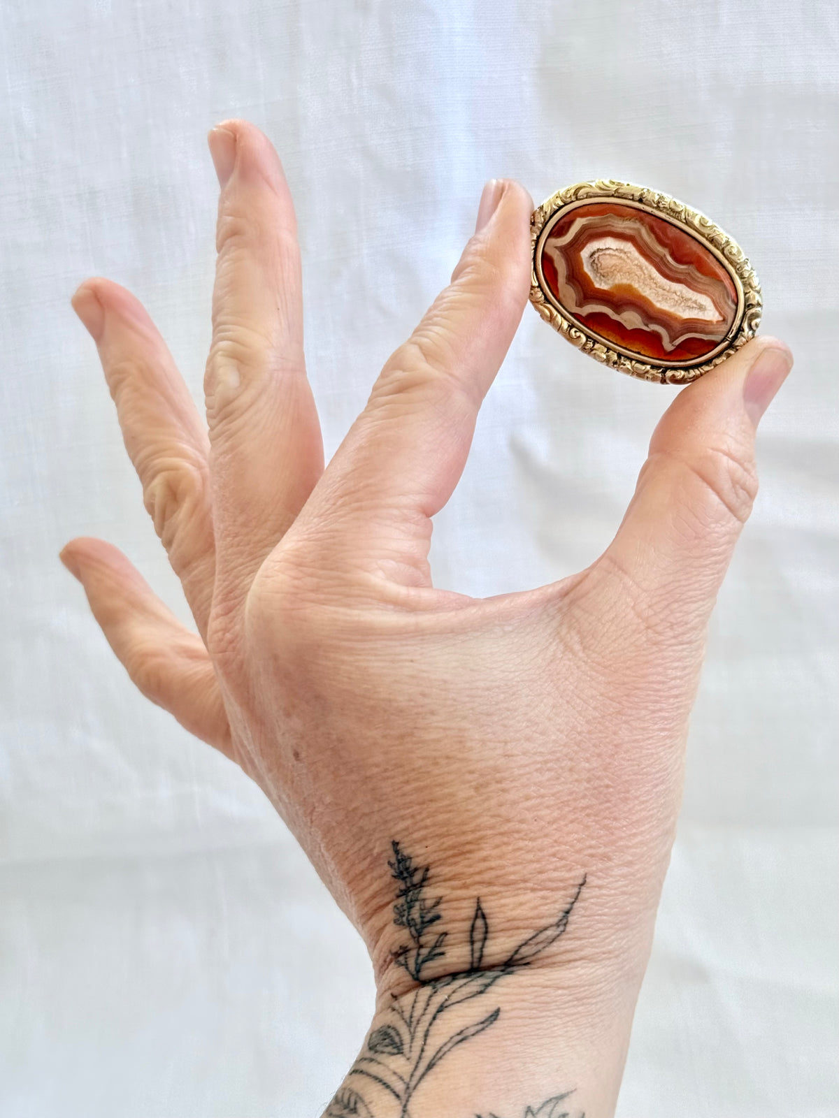 .1850s .1870s antique crystalline geological form Agate Victorian cased gold baroque style romantic red agate stone form oval brooch