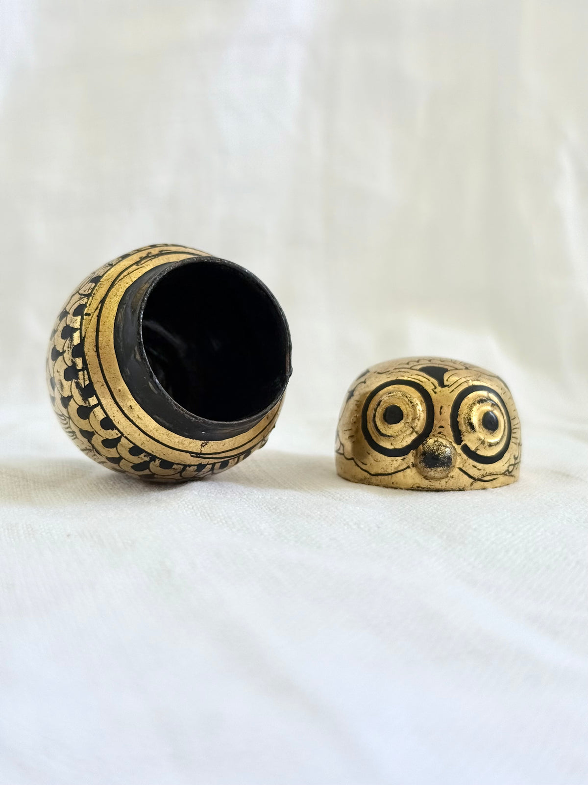 .1970s Burmese Chinese Black and Gold Lacquer sweetest Owl wooden trinket box