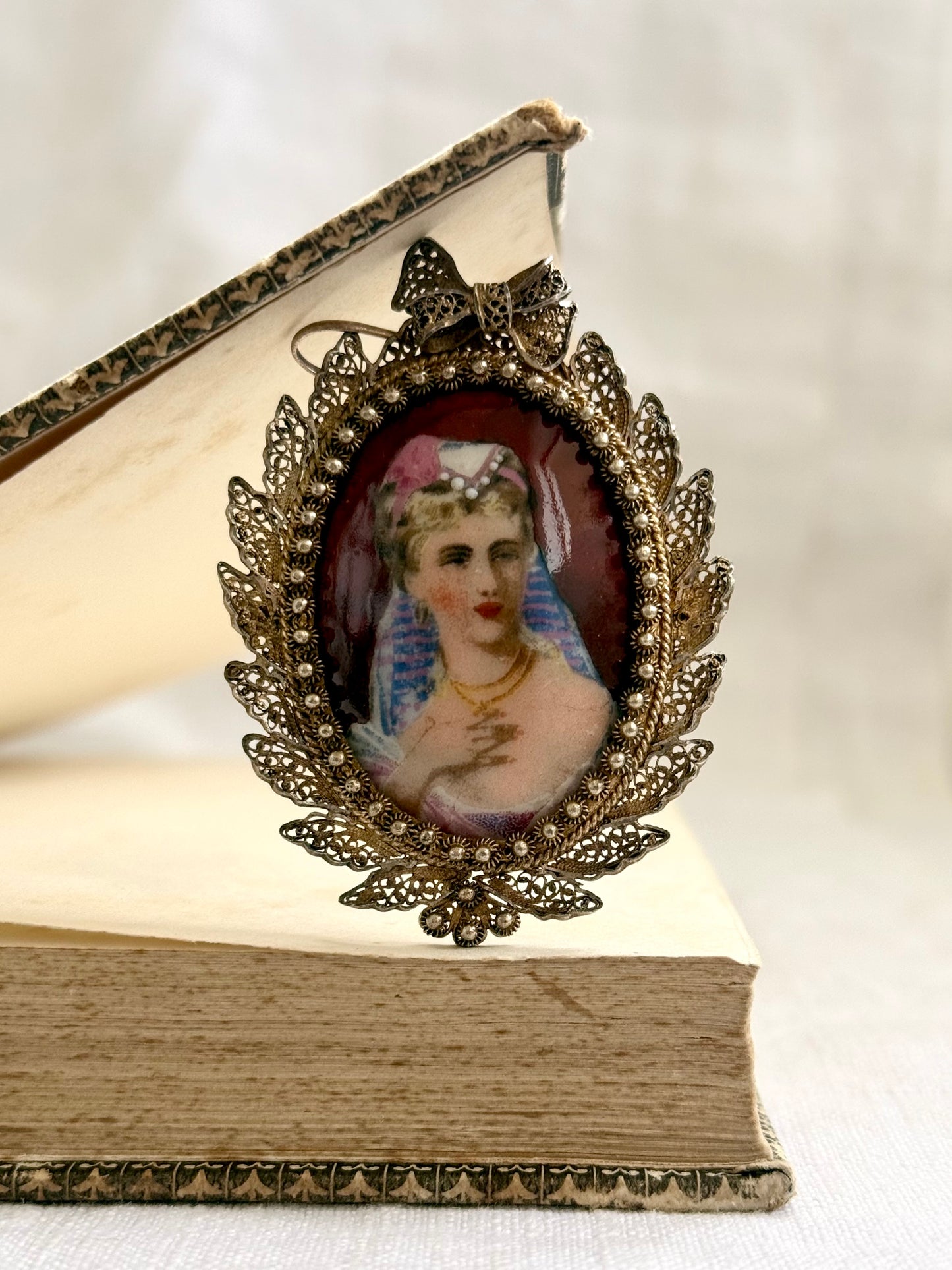 .1940s era Limoges hand painted romantic vintage porcelain brooch pendant with fancy fine hand turned filigree gold washed French silver collectors piece