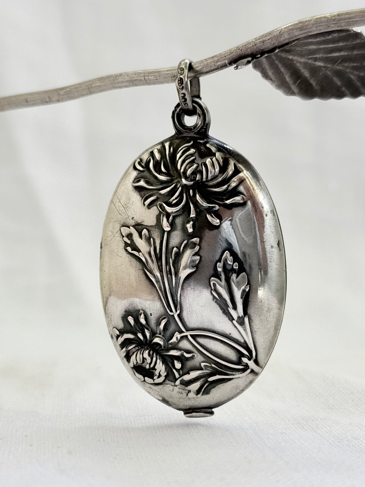 .1890 .1900 Art Nouveau .800 German Jugendstil magnificent Chrysanthemum flower mirror locket pendant