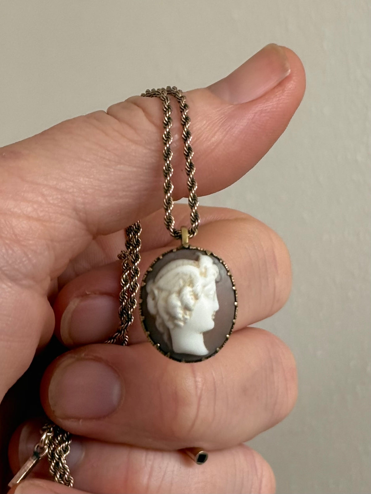 .1840s .1850s antique .18ct .20ct bright gold rare high relief Grecian aquiline dame hand carved true antique cameo pendant