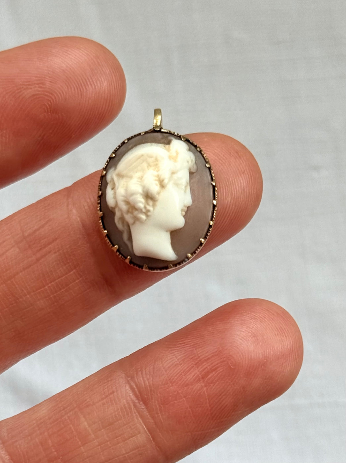 .1840s .1850s antique .18ct .20ct bright gold rare high relief Grecian aquiline dame hand carved true antique cameo pendant