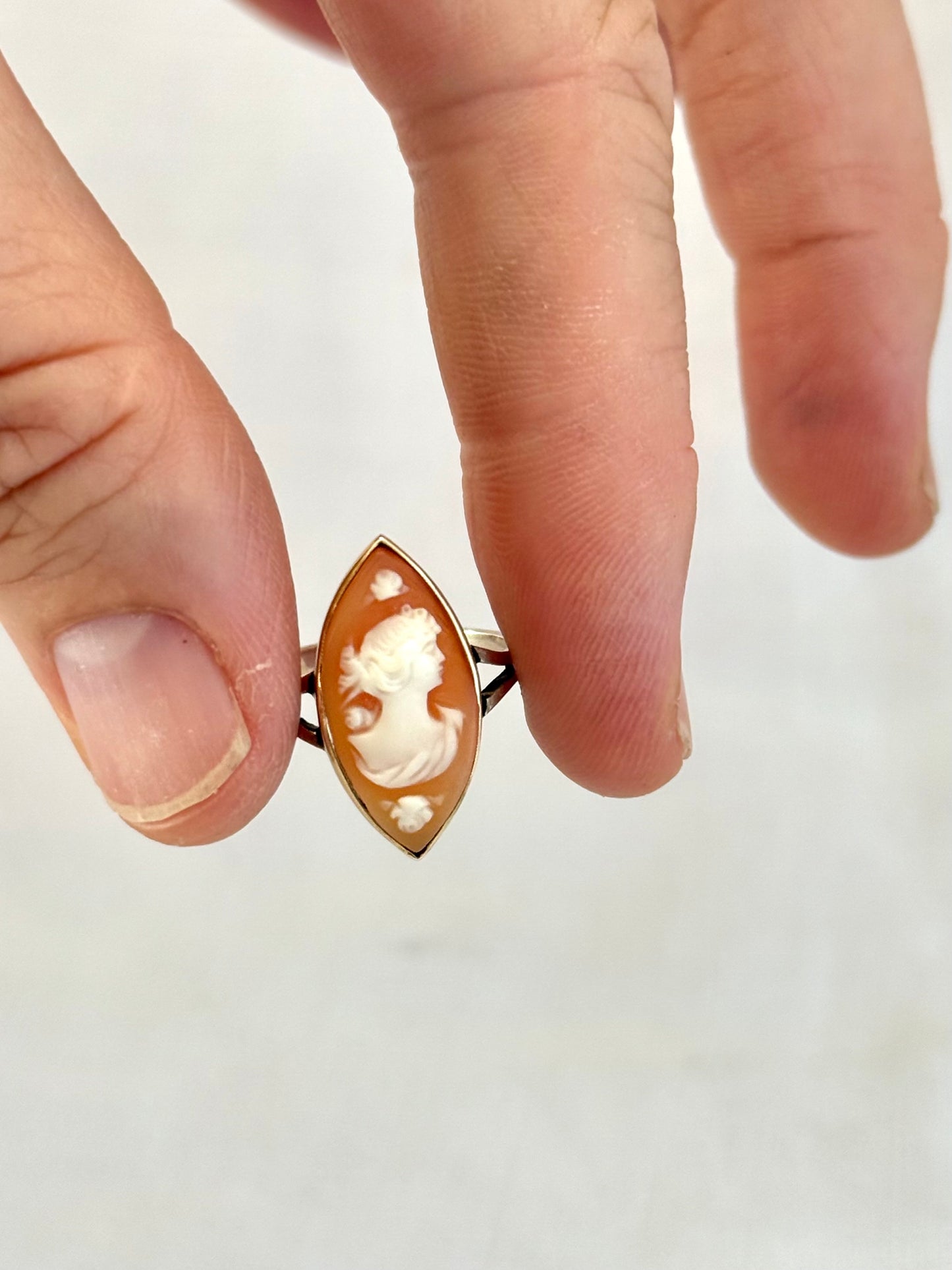 .1910s .375ct gold antique Edwardian era Marquise cut cat eye shaped Cameo shell 9ct gold dress ring