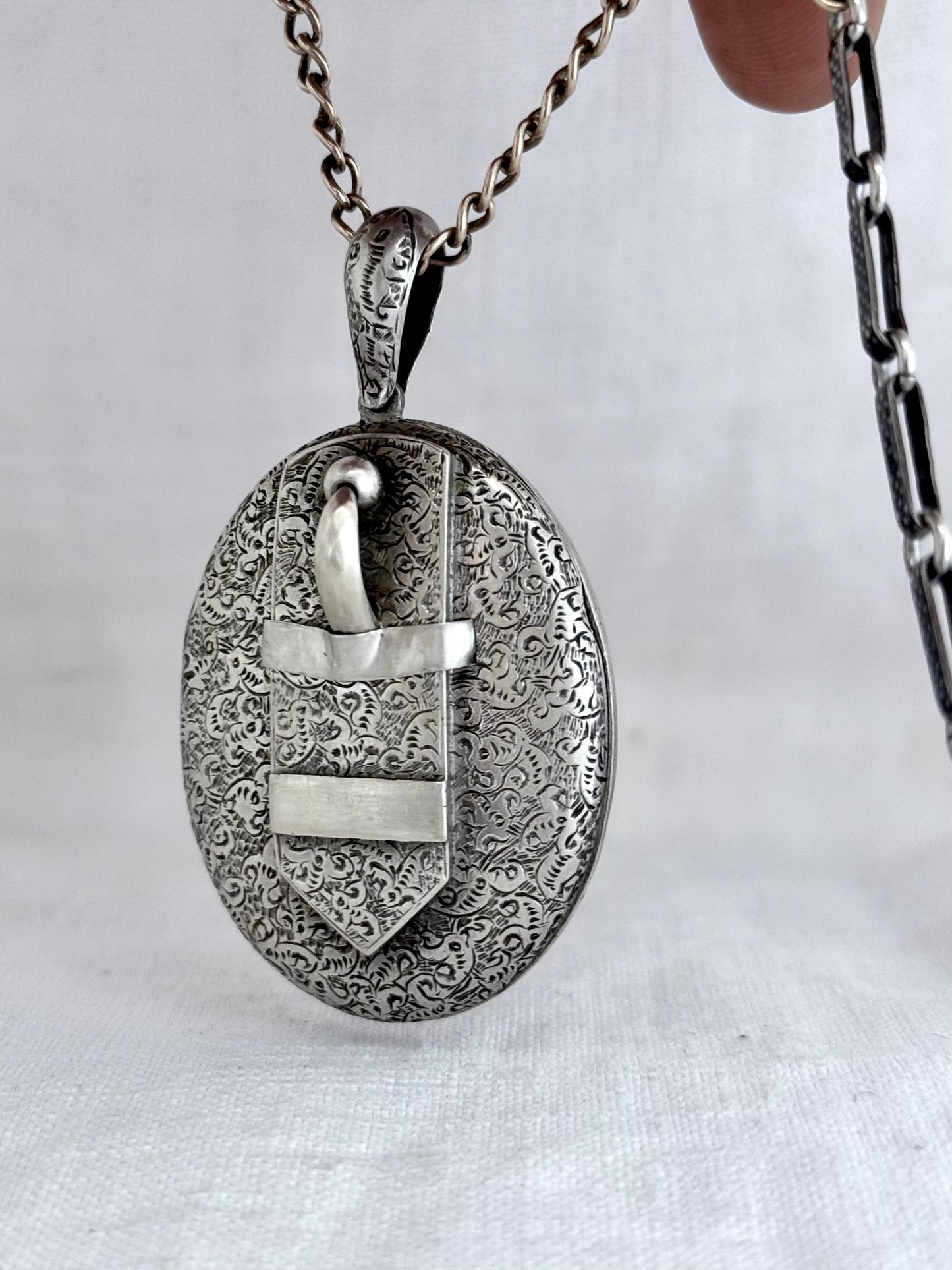 .1880s .925 antique Victorian sweetheart oversized sterling silver buckle locket