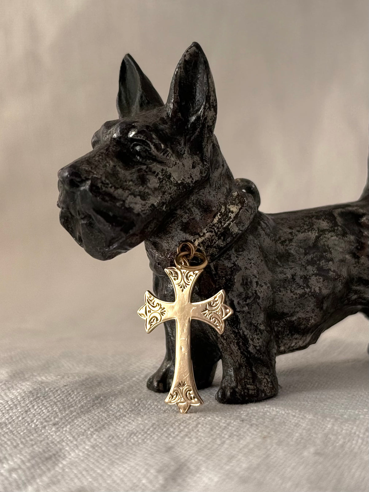 .1900s .1950s .375 .9ct antique Edwardian style gold religious faith cross gold pendant