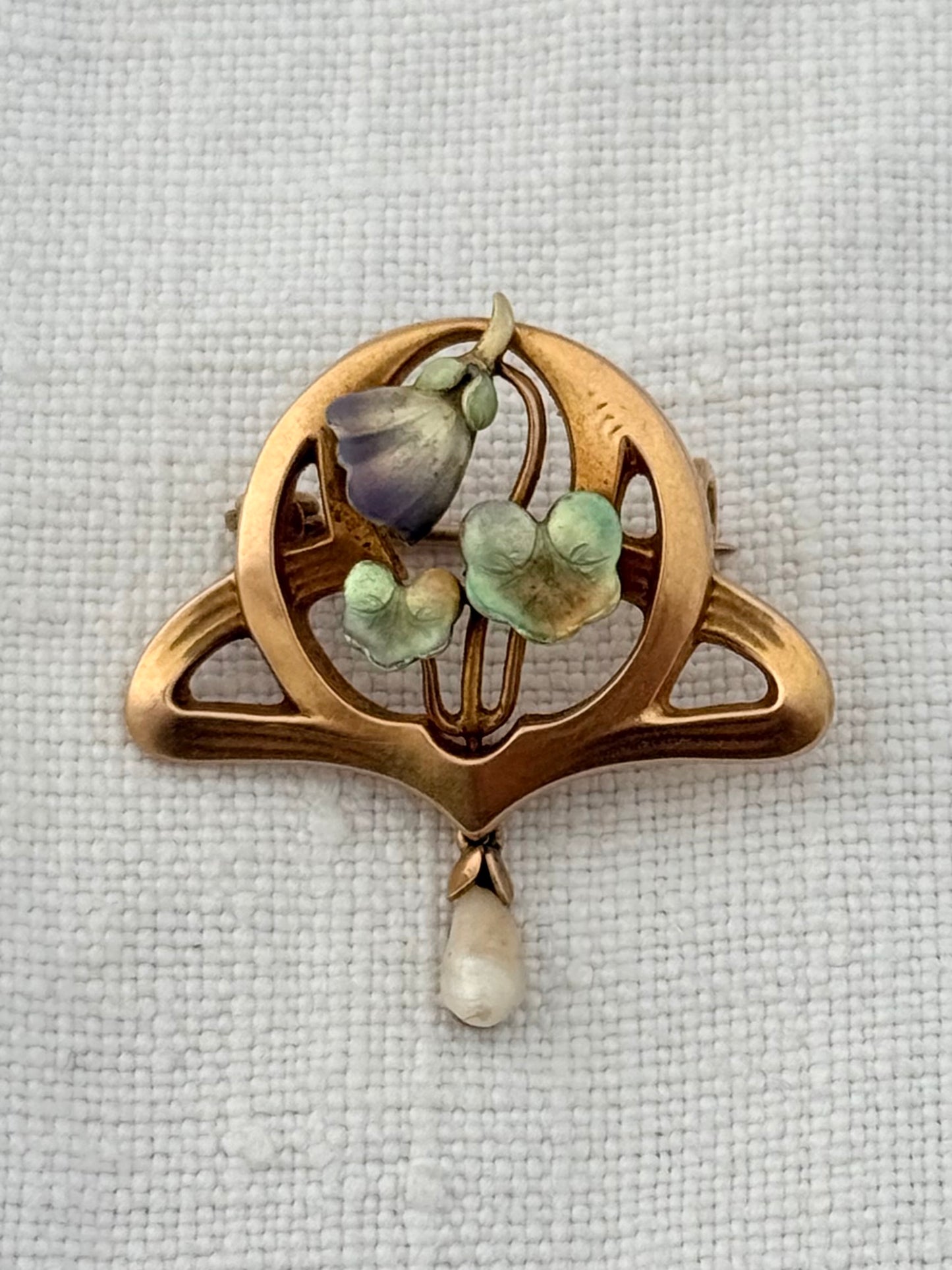 .15ct .1890s .1900s .625 gold Art Nouveau fine art fine gold enamel and pearl water lily lily pad brooch pin