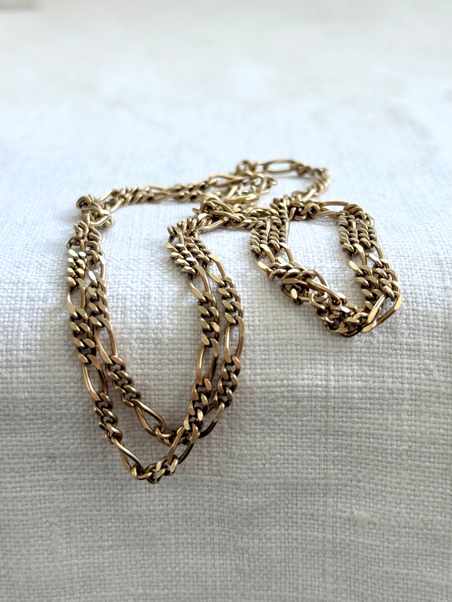 .1970s .375 .60cm long .9ct gold buttery gold retro Figaro gold chain classic well sized Figaro chain link necklace
