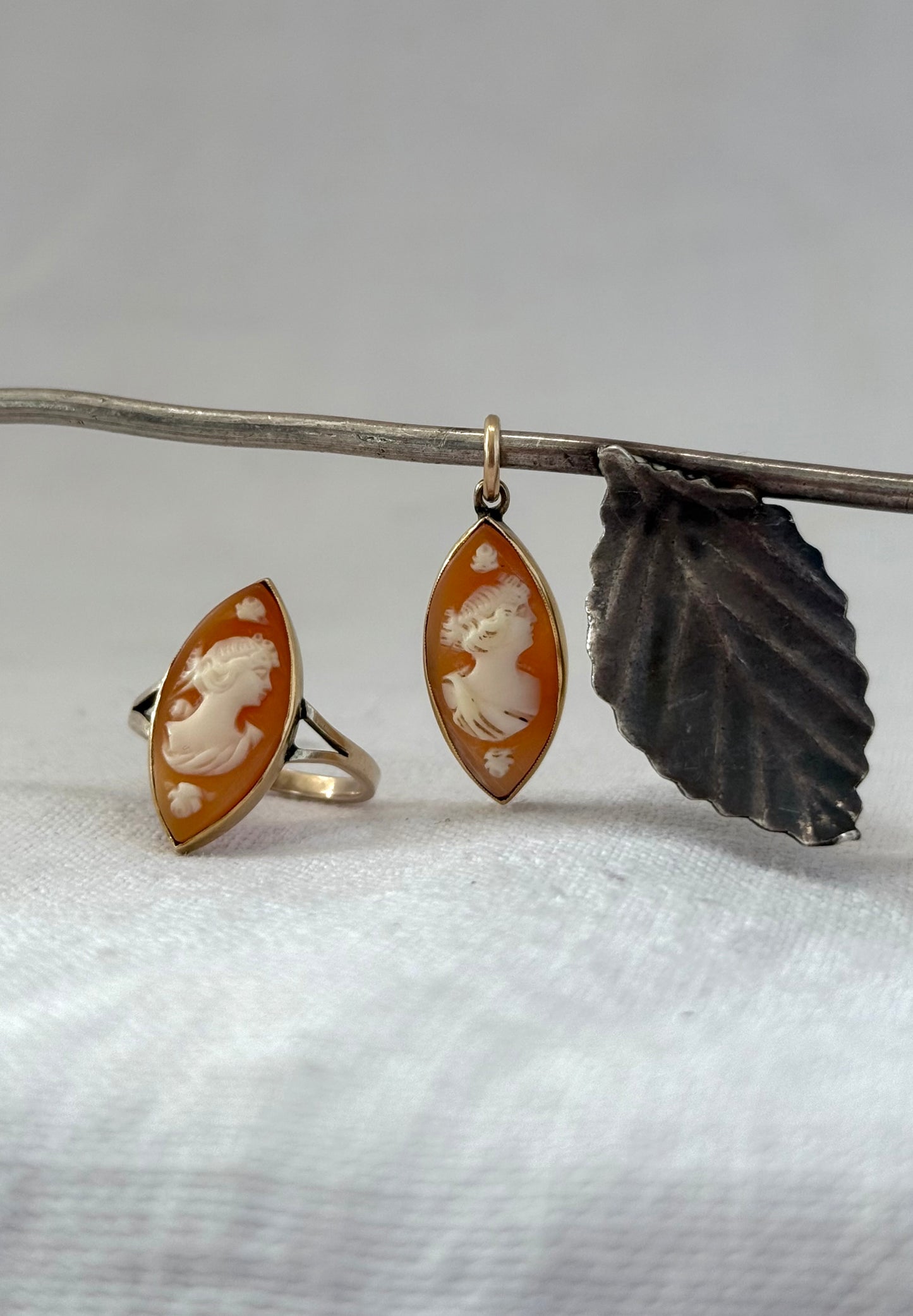 .1910s .375ct gold antique Edwardian era Marquise cut cat eye shaped Cameo shell 9ct gold dress ring