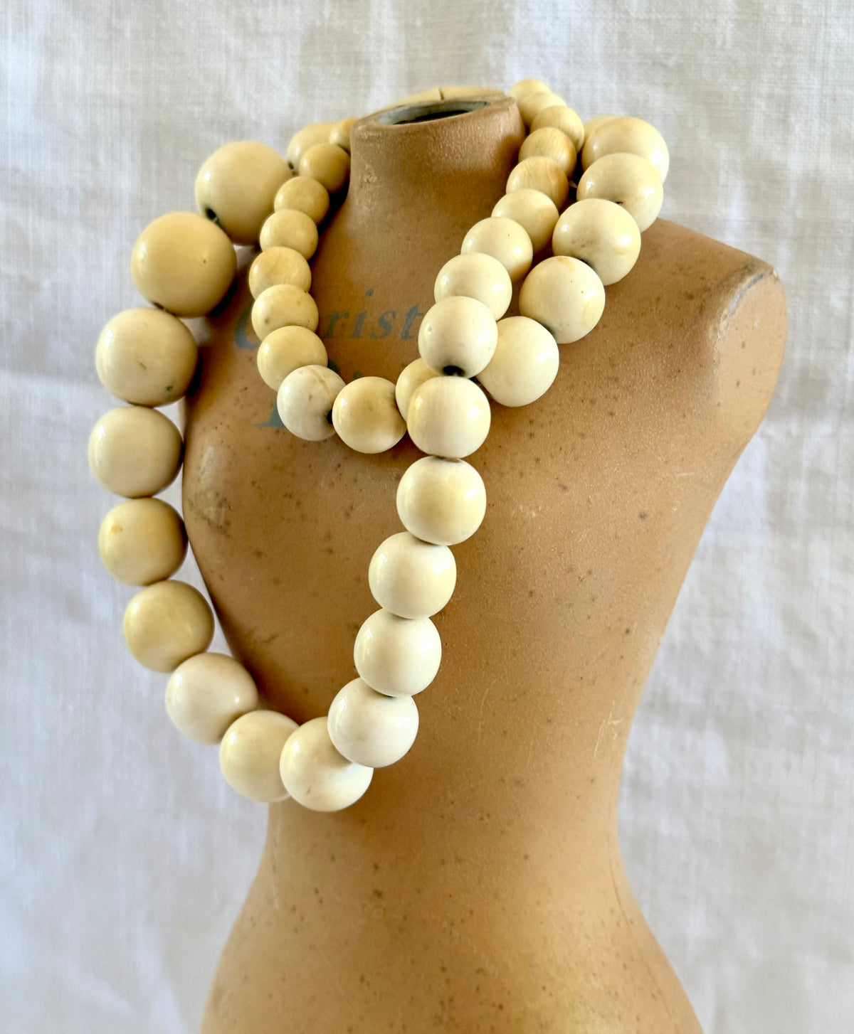 .1900s .1930s Ivory pre ban chunky graduated 58.5cm long bead necklace