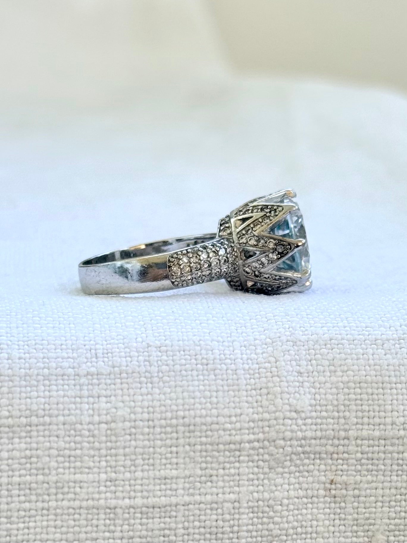 .1950s revival .925 architectural large flower silver beautiful modernist diamanté clear stone high rise pave set geometric large cocktail dress ring