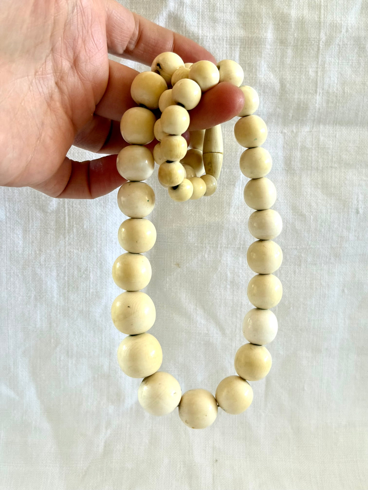 .1900s .1930s Ivory pre ban chunky graduated 58.5cm long bead necklace