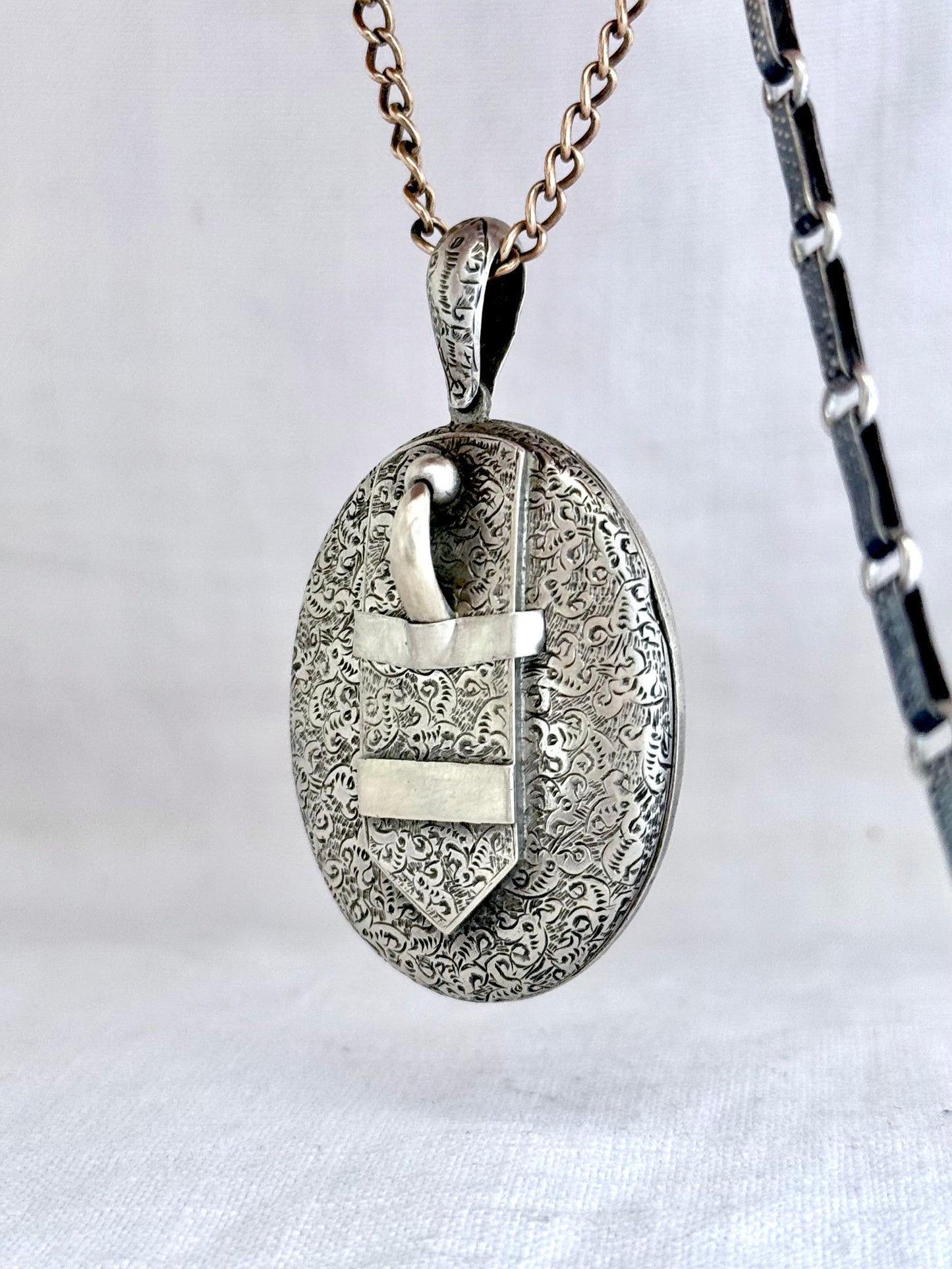 .1880s .925 antique Victorian sweetheart oversized sterling silver buckle locket