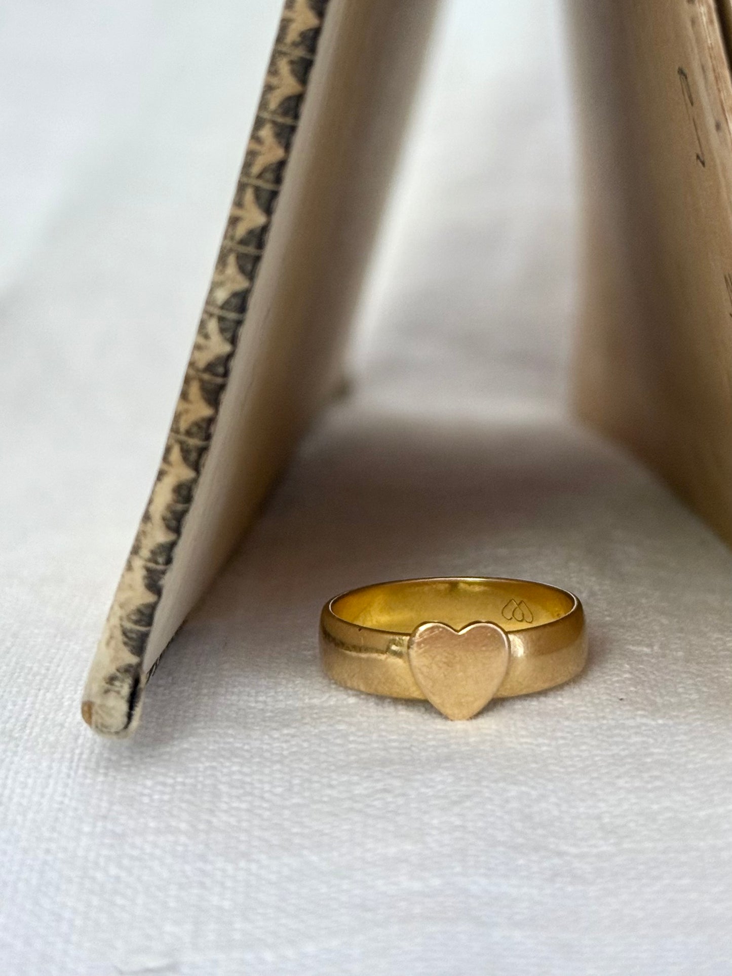 .18ct .1880s .1892 antique French .750 high carat yellow gold Bapst & Falize designer made heart love token band ring