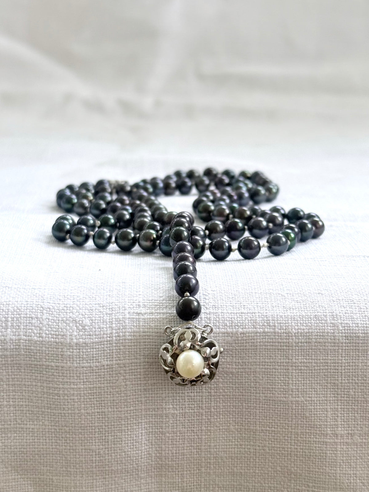 .925 .77.5cm long luxury cultured pearl real Tahitian purple petrol brown knotted Pearl necklace with floral sterling silver box clasp