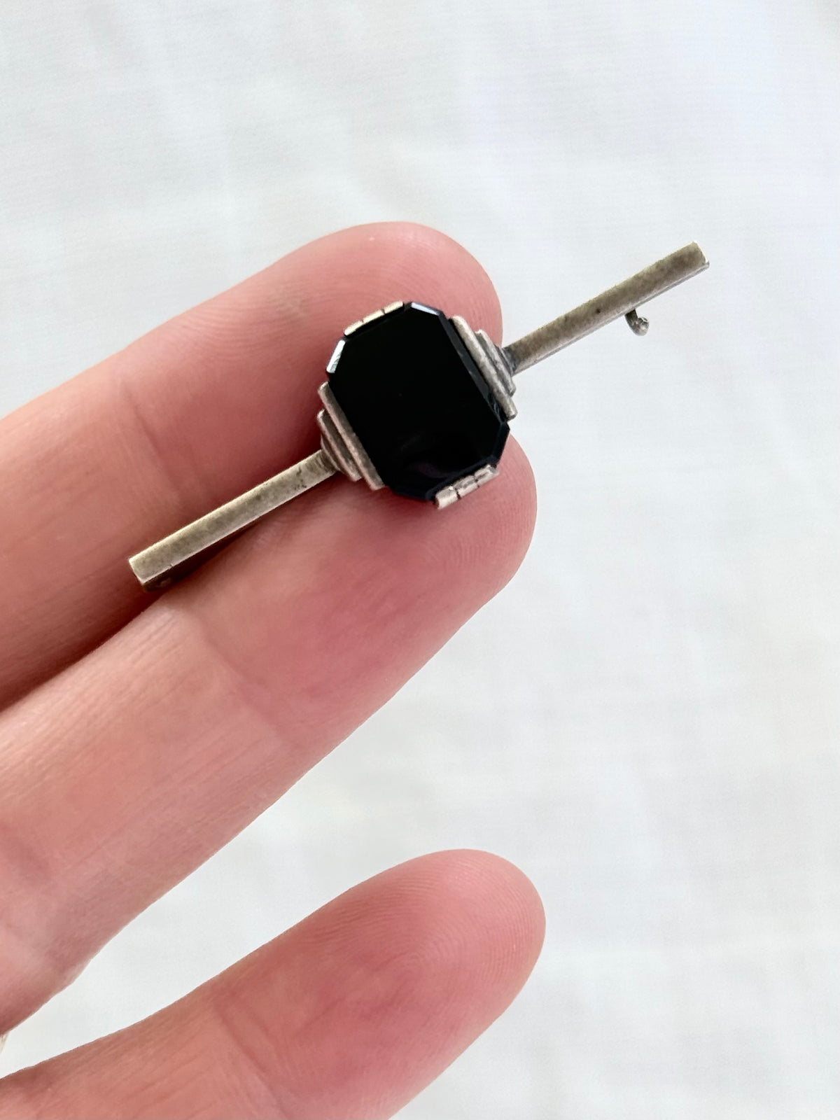 .1920s .925 Art Deco black Onyx gemstone geometric shape sterling silver bar brooch