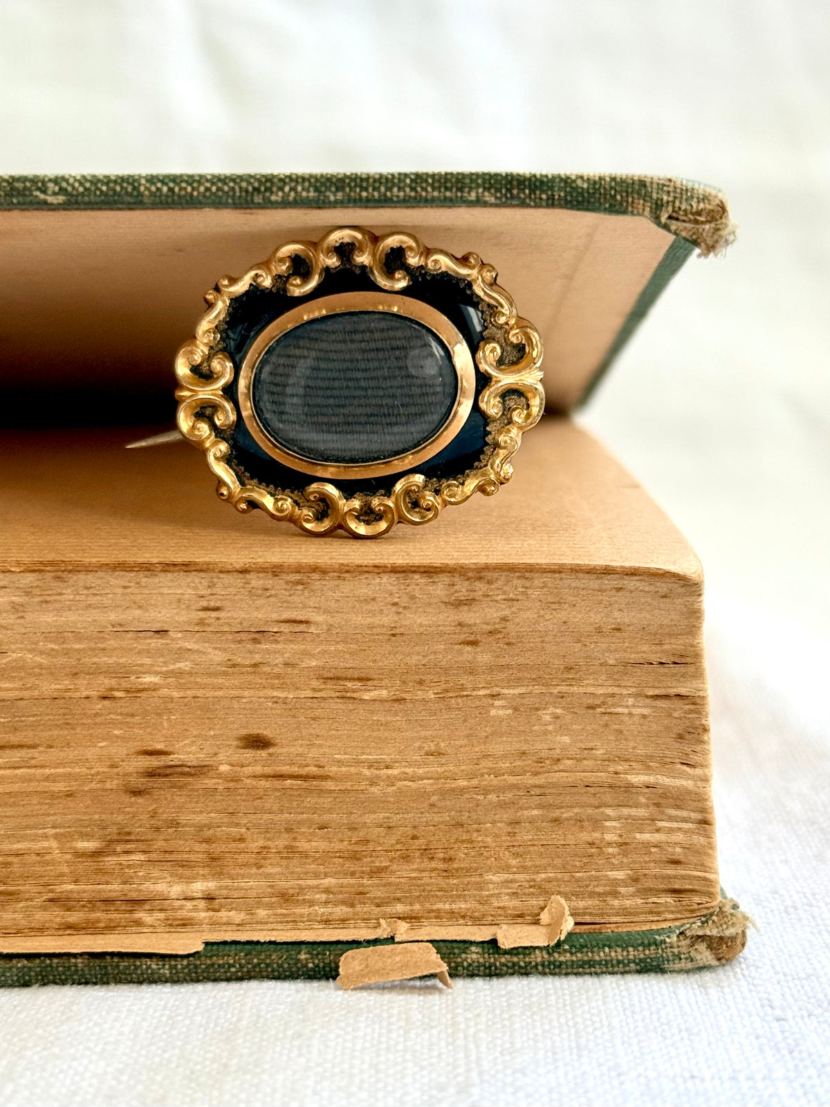 .1850s .1870s antique Victorian mourning hair work enamel heirloom brooch