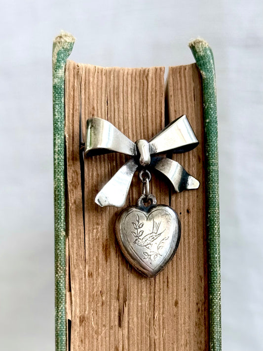 .1940s .1950s .925 Sweetheart heart and bow Swallow sentiment love token brooch