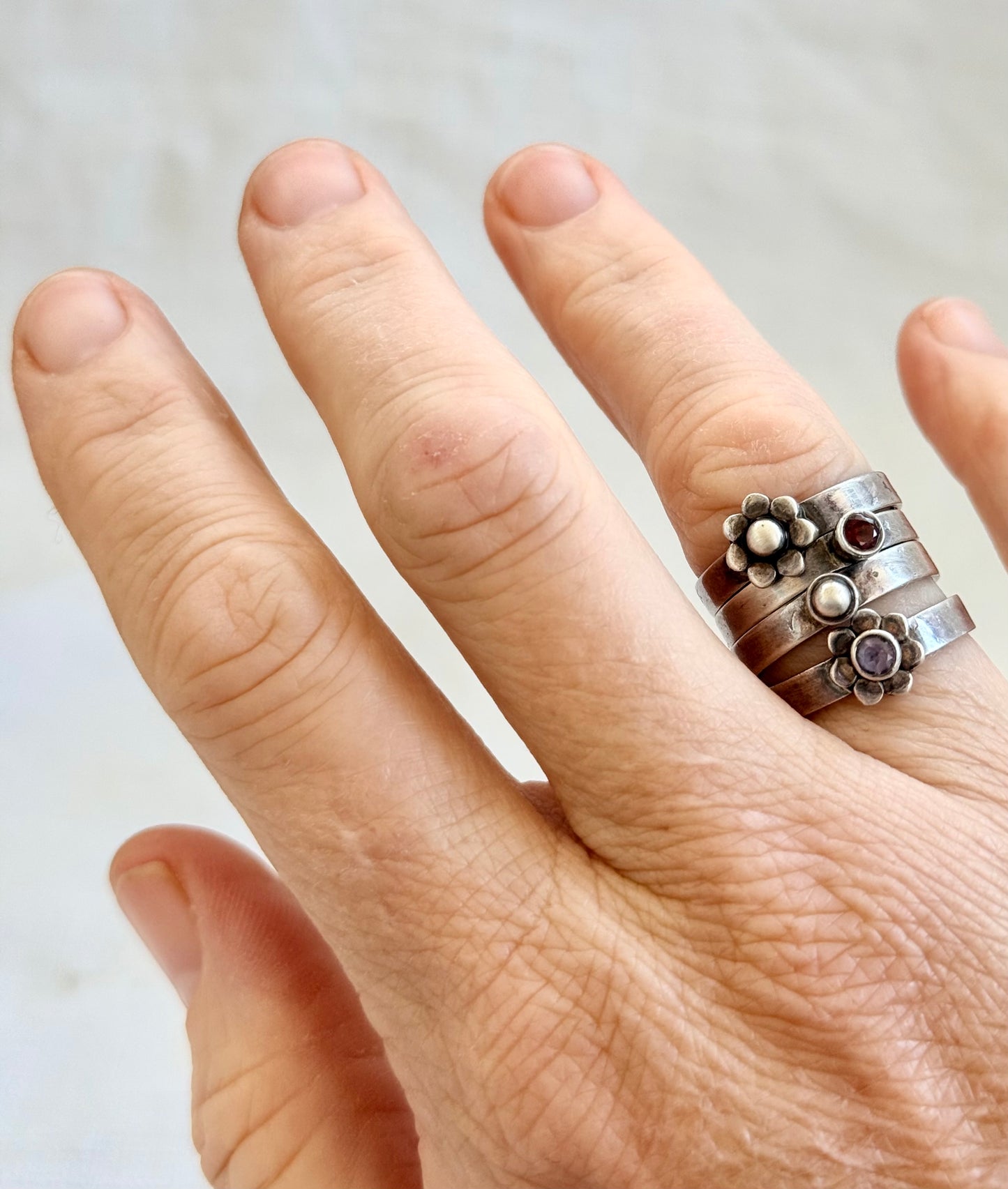 .4 ring .925 silver artisan made fancy daisy flower and seedpod silver and gemstone multiple band ring