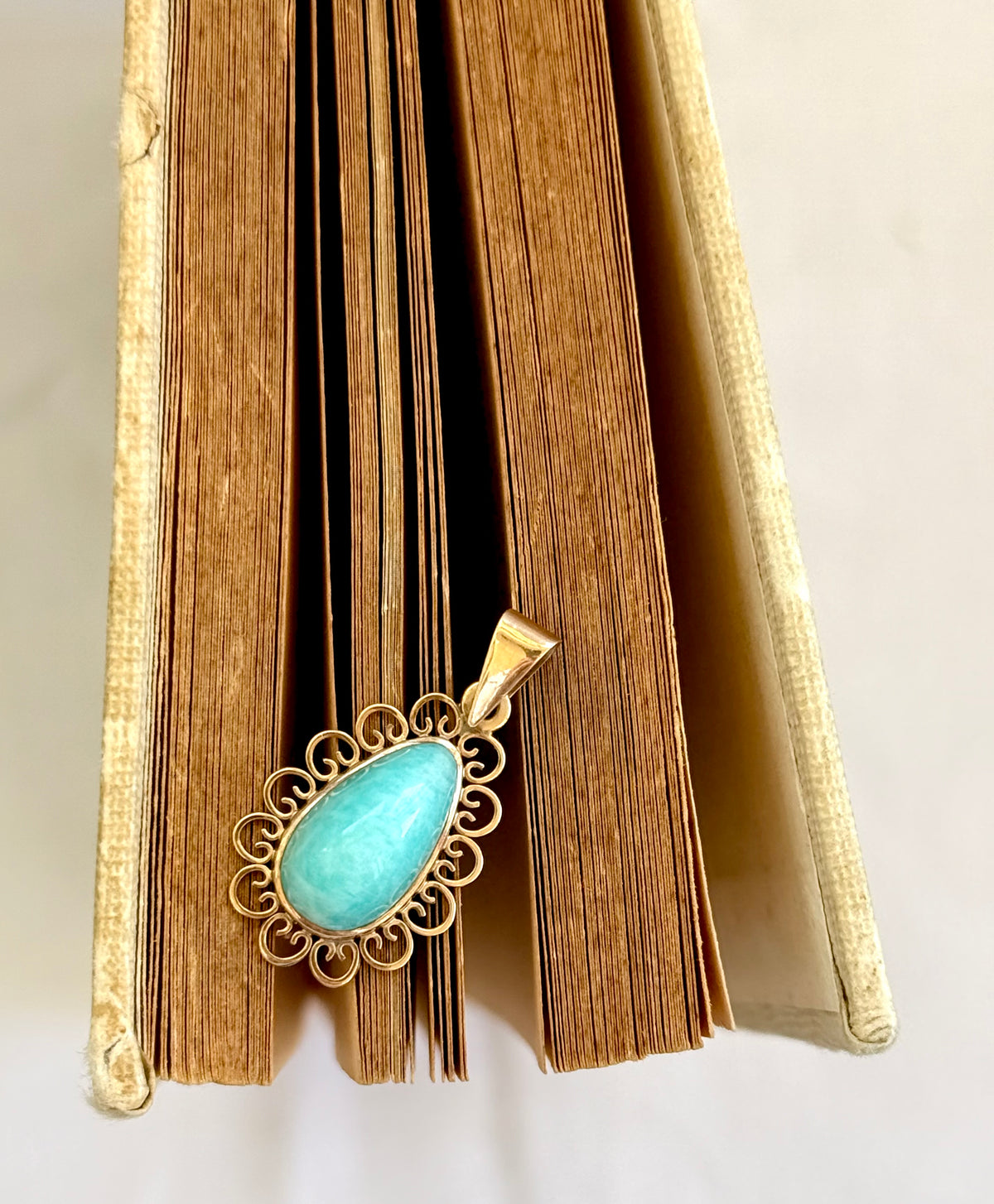 .1940s .1950s .375 .9ct gold Amazonite vintage yellow gold modernist teardrop pear shaped filigree scroll form frame blue green gemstone drop pendant.