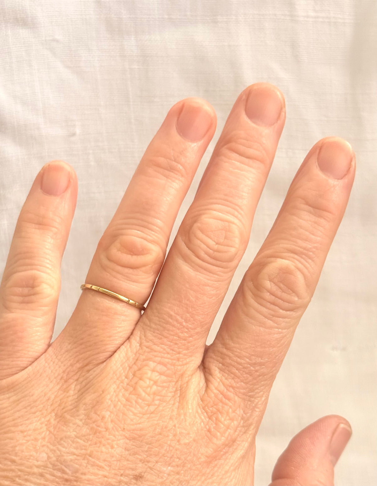 .18ct .750 rich yellow gold antique revival 1.1mm wide texture detailed gold stack ring band