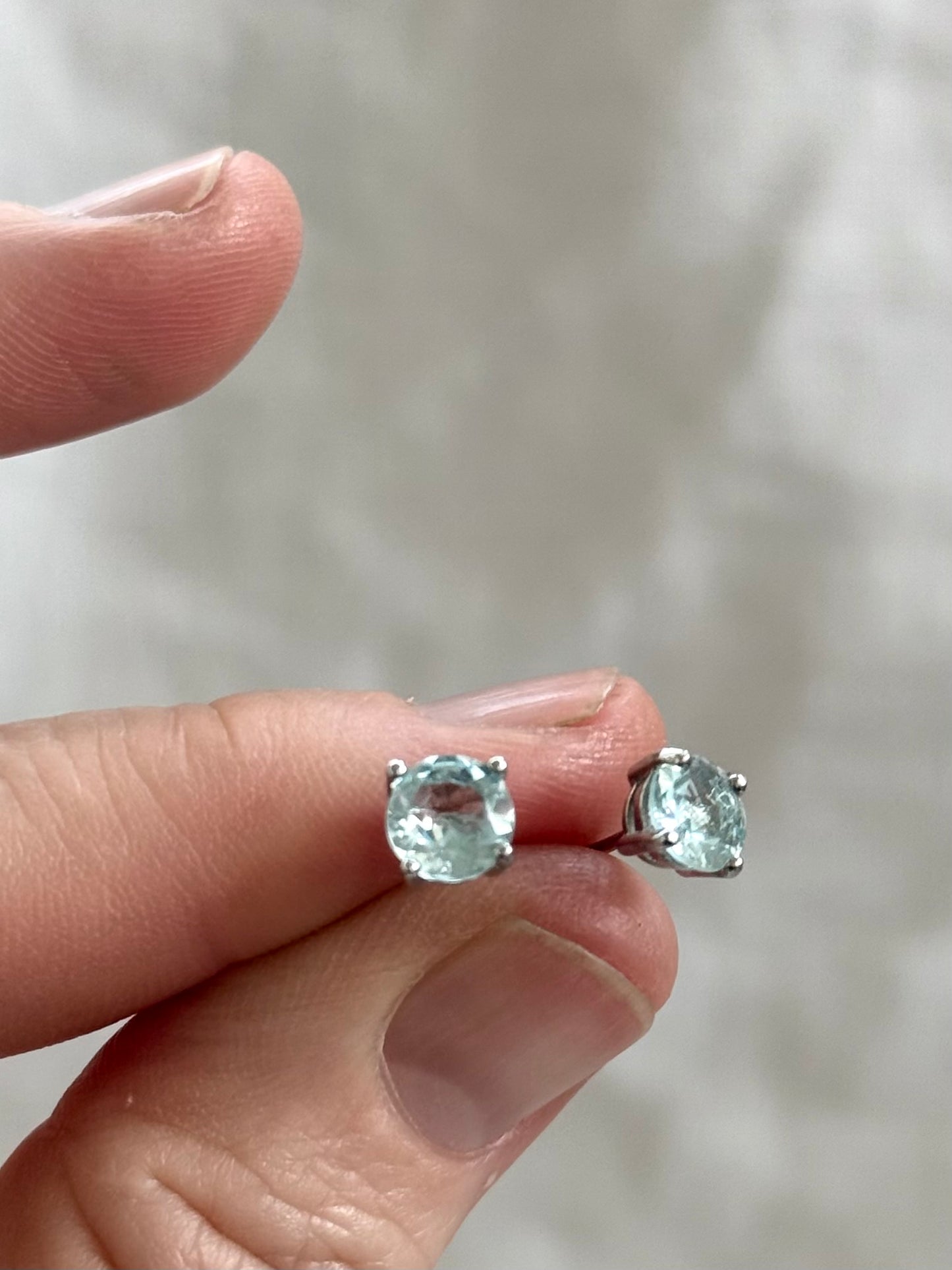 .4 claw .6mm blue Topaz .925 sterling silver stud earrings