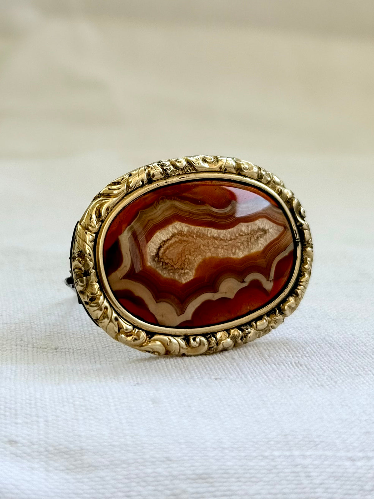 .1850s .1870s antique crystalline geological form Agate Victorian cased gold baroque style romantic red agate stone form oval brooch