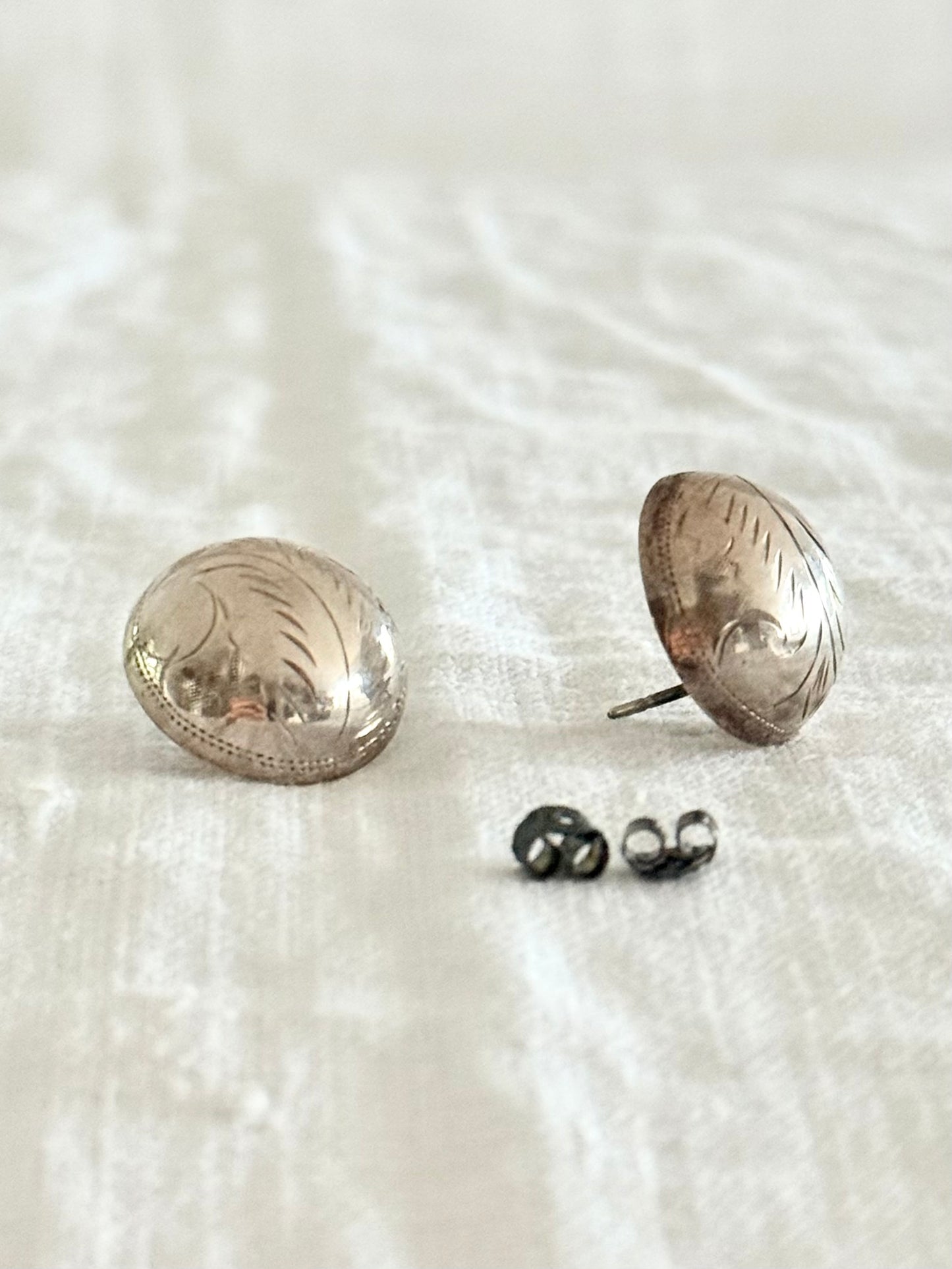 .1970s .18mm diameter .925 oversized circle retro sterling silver round post stud hand edged floral engraved statement earrings