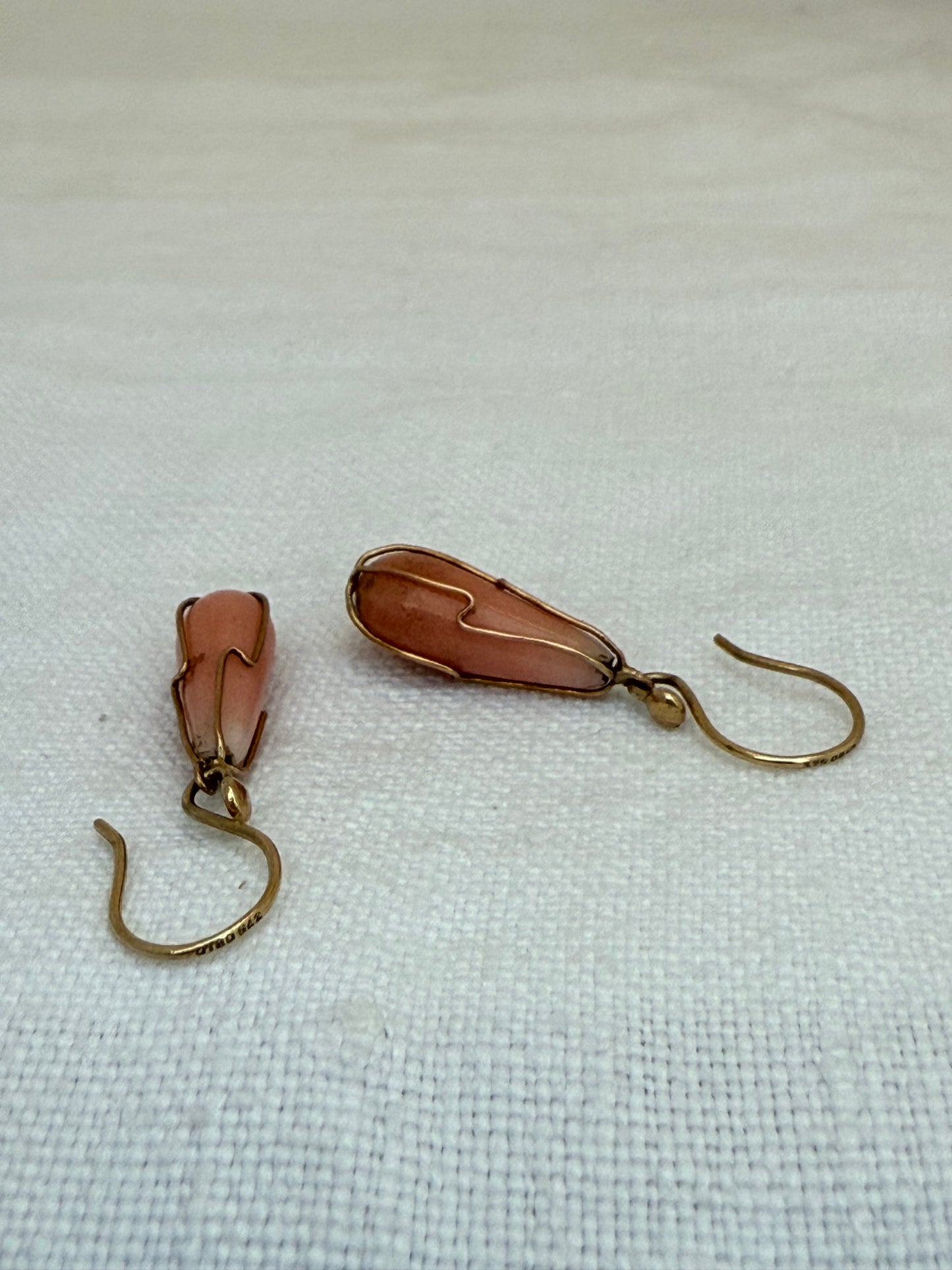 .1920s .375 Angel Skin antique Coral teardrop gold caged drop earrings