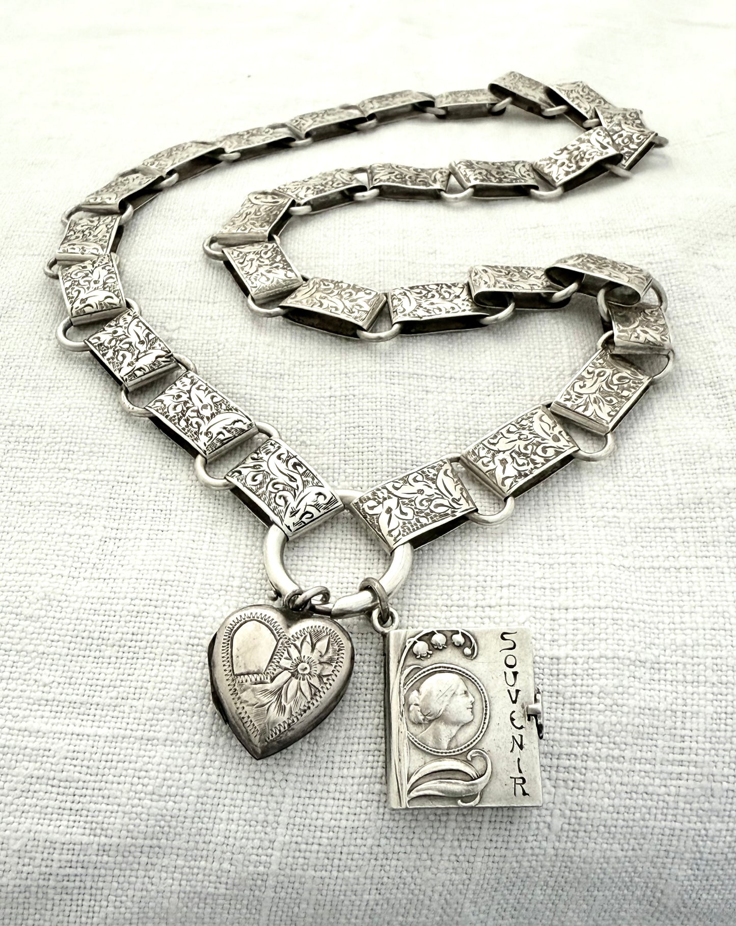 .925 1880s 1890s antique Victorian era rare and beautiful sterling silver hand engraved book chain collar necklace