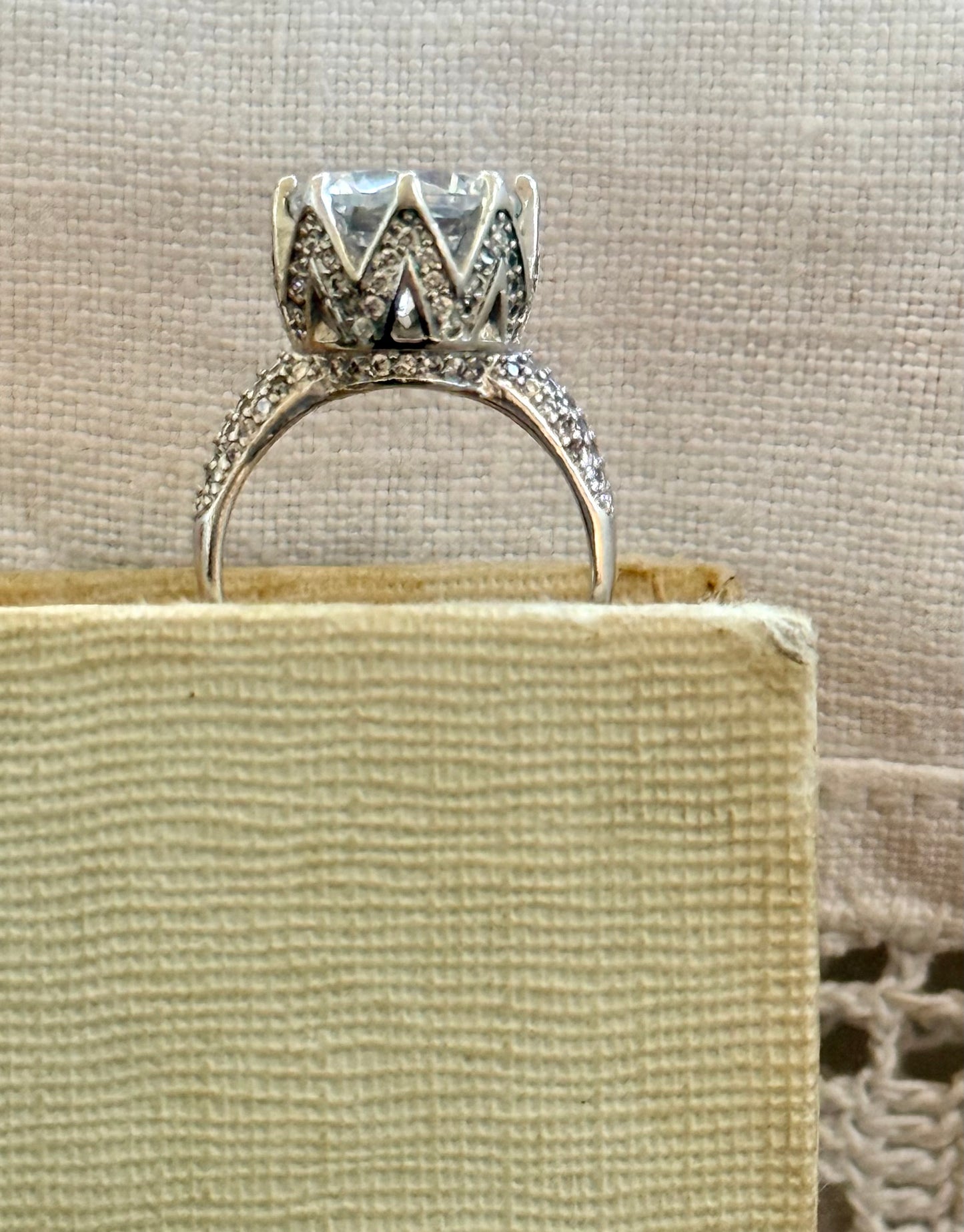 .1950s revival .925 architectural large flower silver beautiful modernist diamanté clear stone high rise pave set geometric large cocktail dress ring