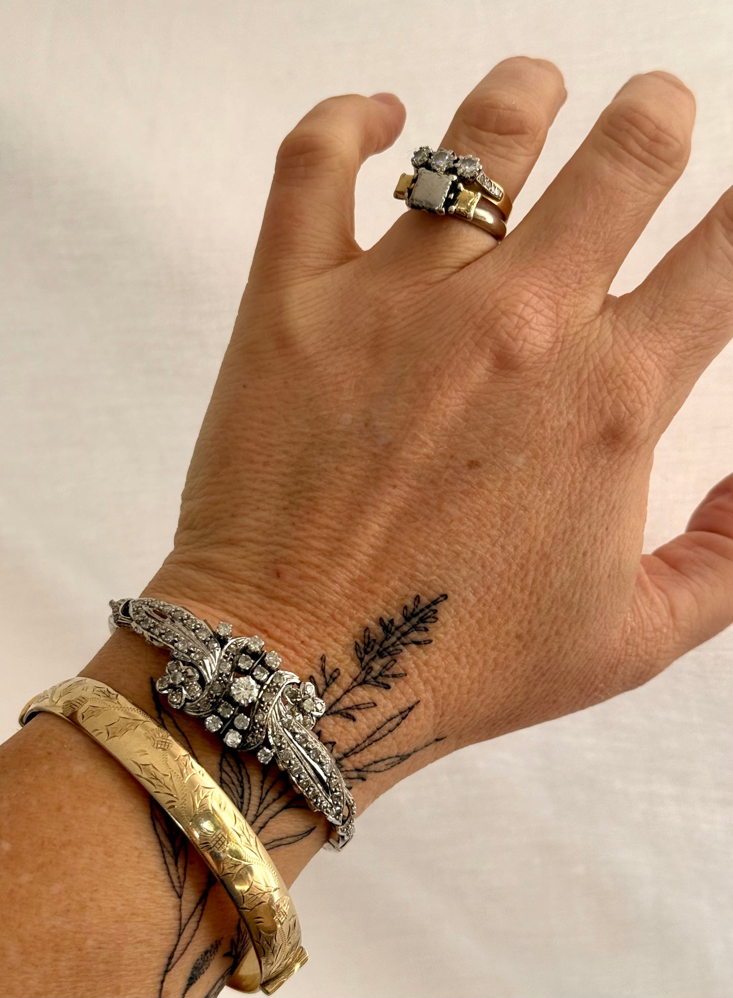 .1920s .2.38ct diamond .9ct white gold Belle Epoque revival clasp bangle