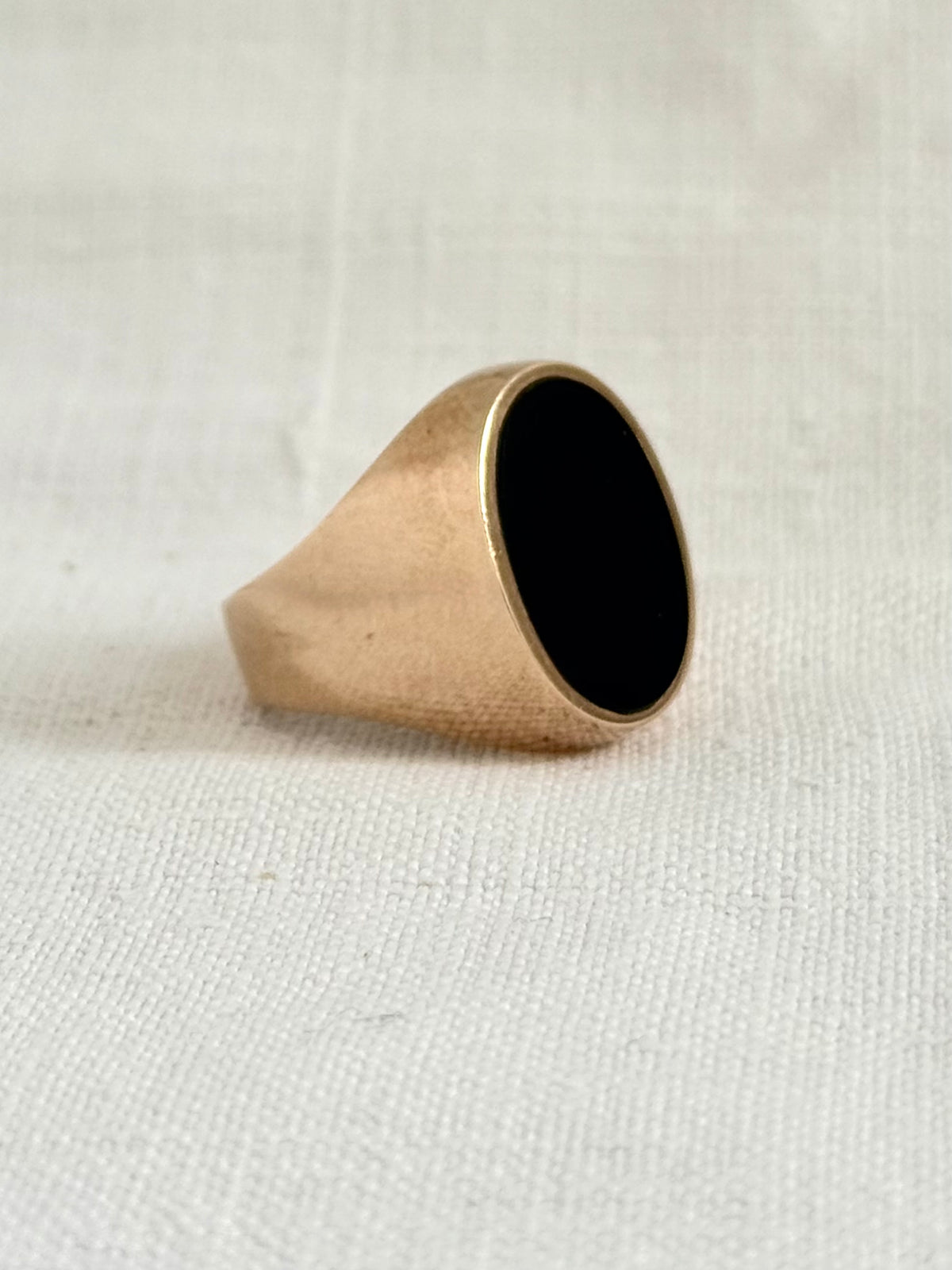 .1960s .375 .9ct black onyx large solid gold modernist oval signet seal gold heirloom unisex gold gemstone ring