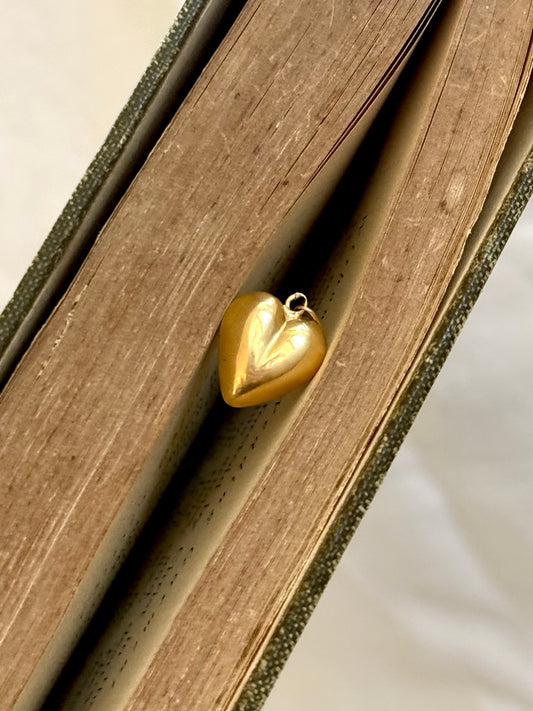 .18ct .1900s antique French high carat .750 gold puffy heart romantic charm pendant