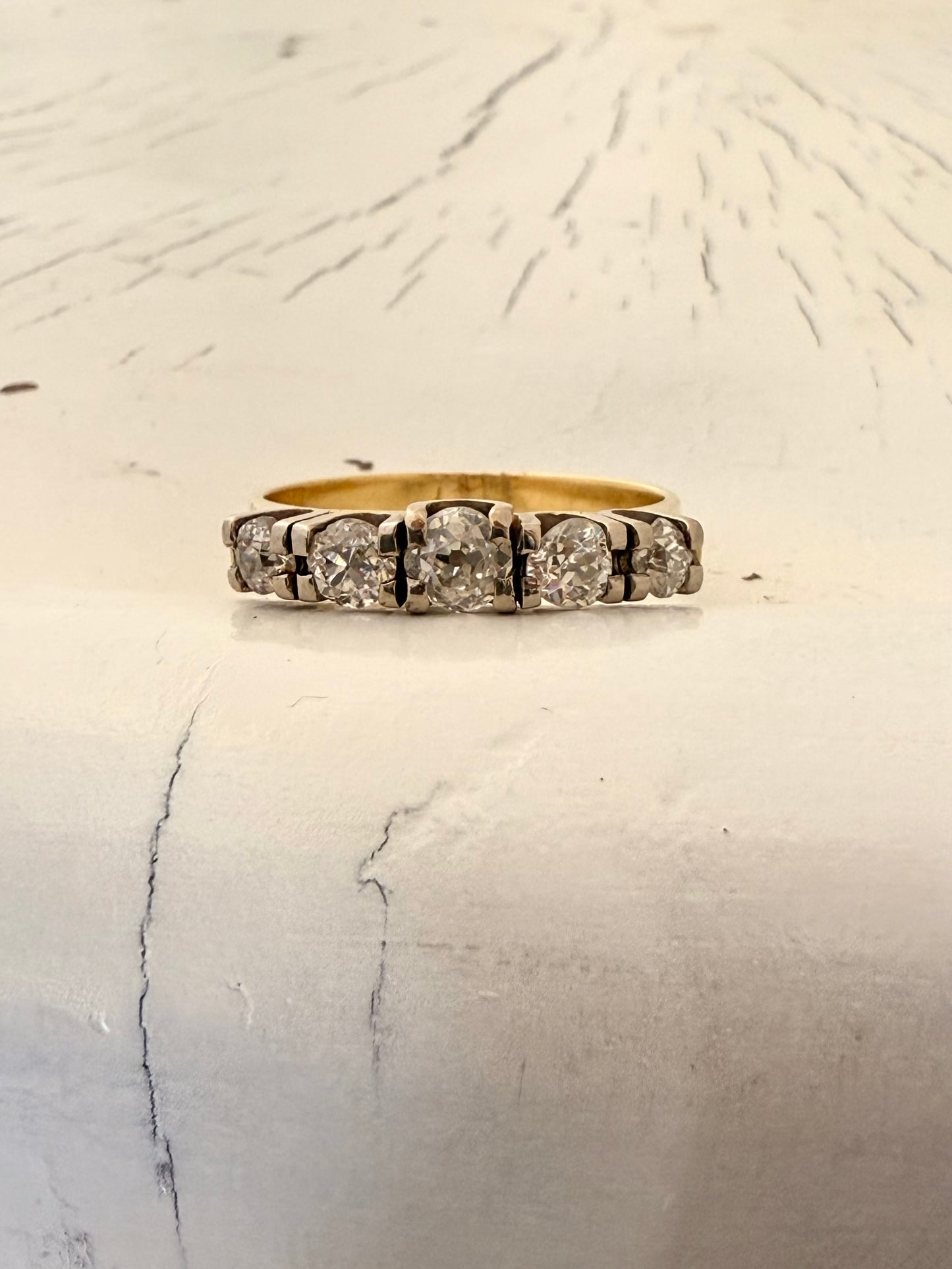 .750 18ct yellow gold 0.94ct weighted luxurious 5 diamond half eternity glorious heirloom ring