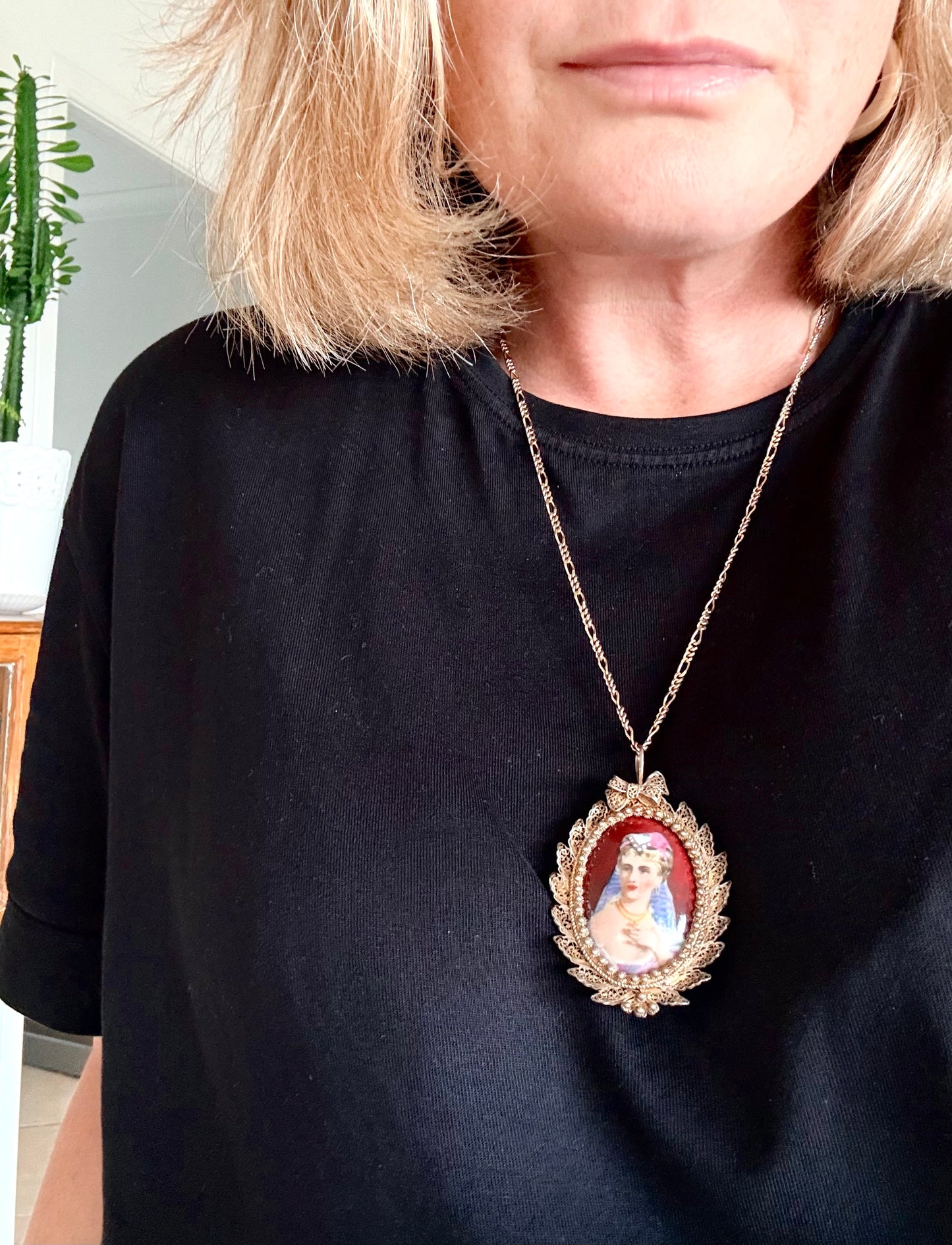 .1940s era Limoges hand painted romantic vintage porcelain brooch pendant with fancy fine hand turned filigree gold washed French silver collectors piece