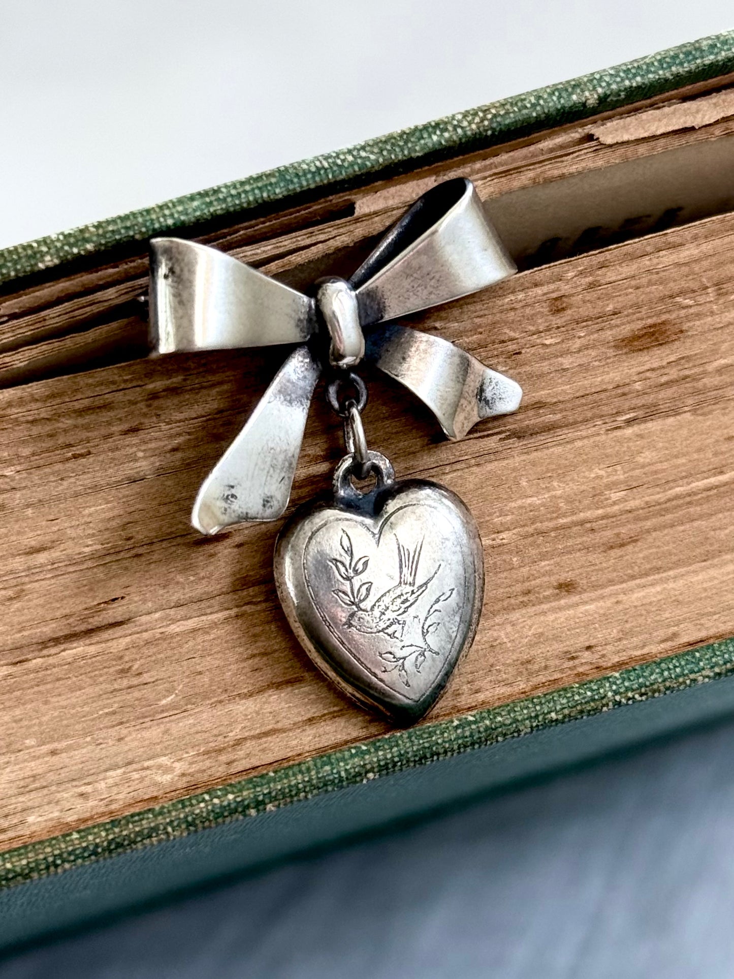 .1940s .1950s .925 Sweetheart heart and bow Swallow sentiment love token brooch