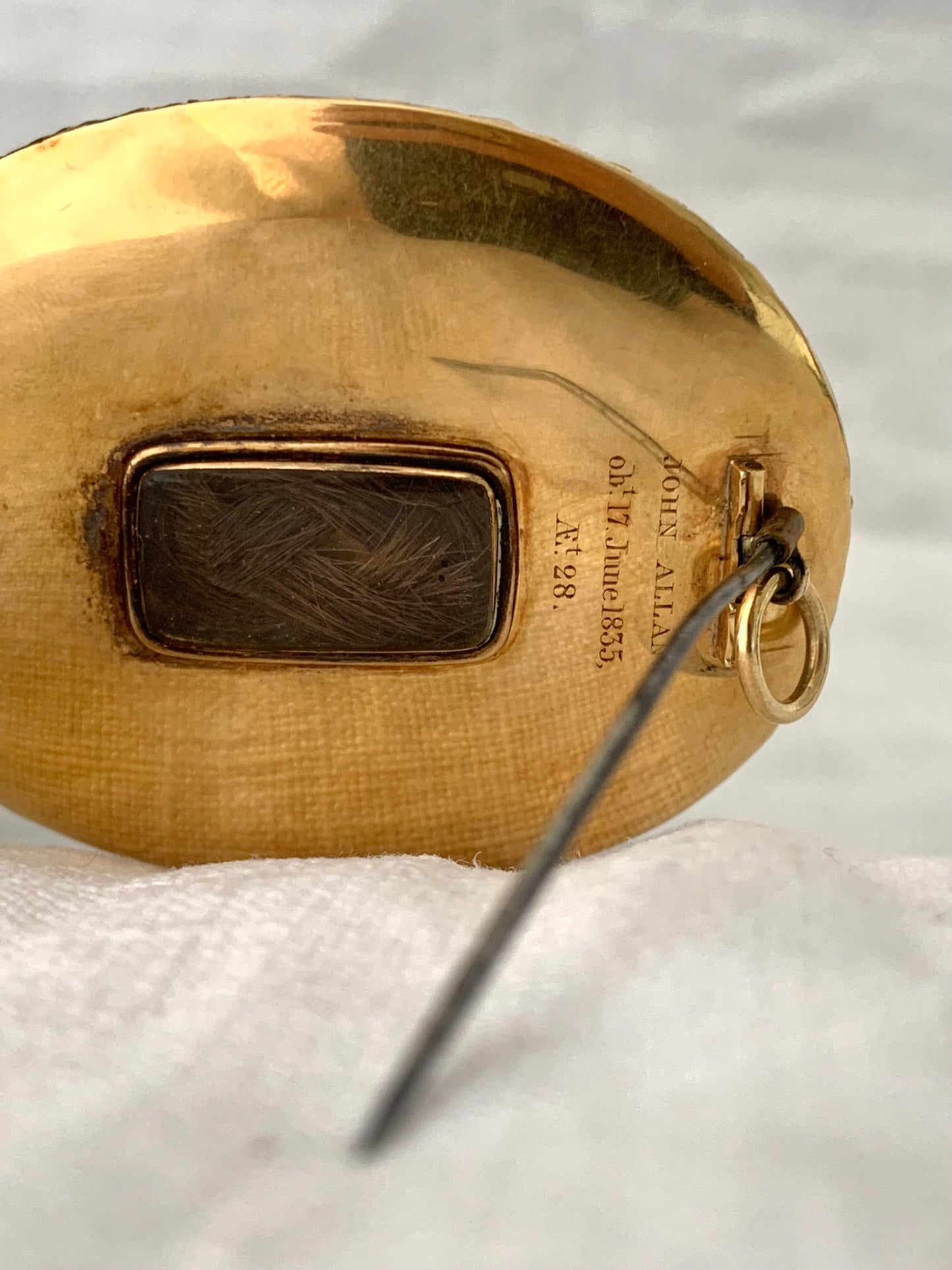 .1835 .18ct gold Georgian 17 June 1835 solid gold exceptional Georgian miniature English Gentleman hand painted Portrait Mourning wall art brooch and Pendant