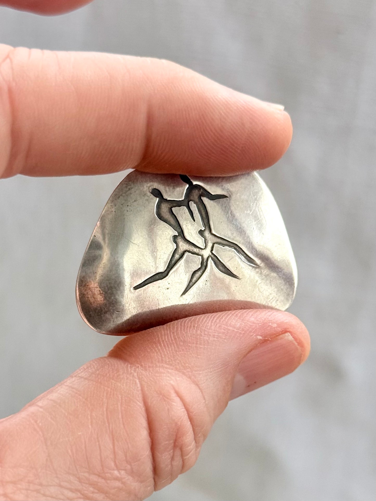 .1960s .1970s .925 silver artisan made South African retro Modernist Africa Khoisan Khoi Busman painting brooch