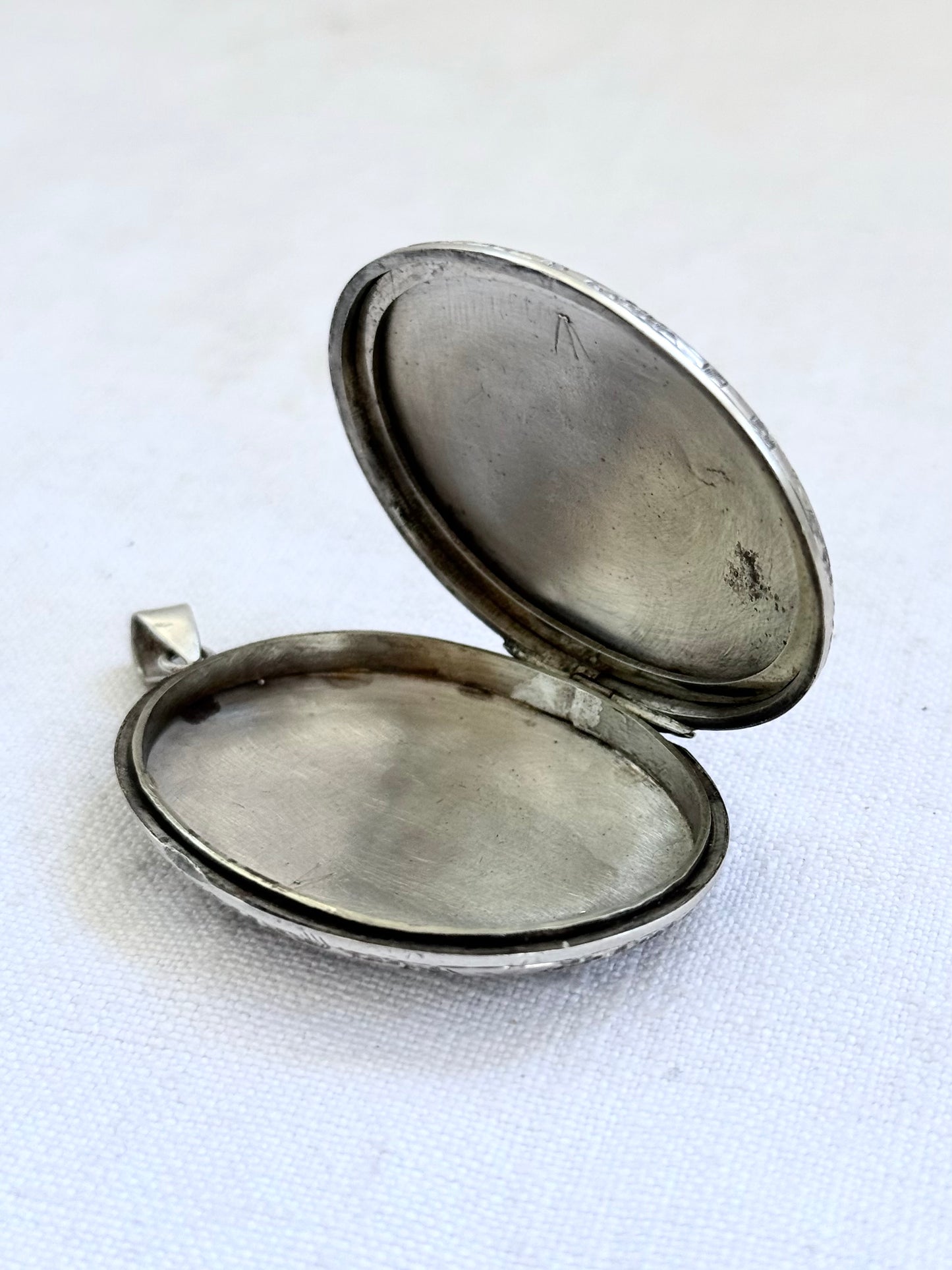 .1880s .1890s .925 large Victorian Aesthetic deep engraved Swallow and floral detailed antique French sterling silver locket