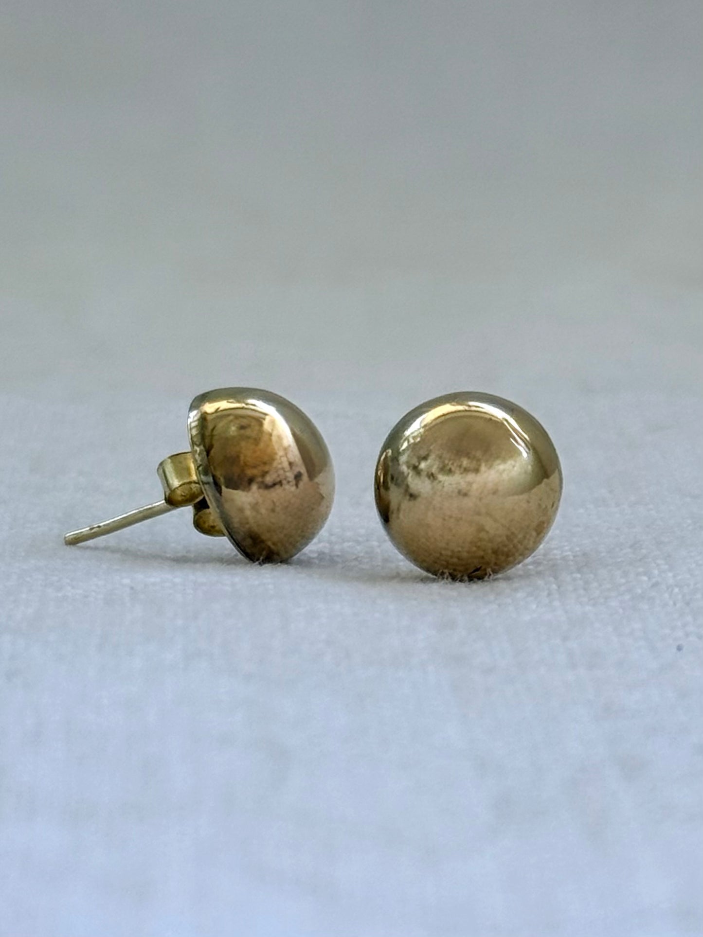 .10mm .375 .9ct classic gold button domed luxury circle half round post stud gold earrings