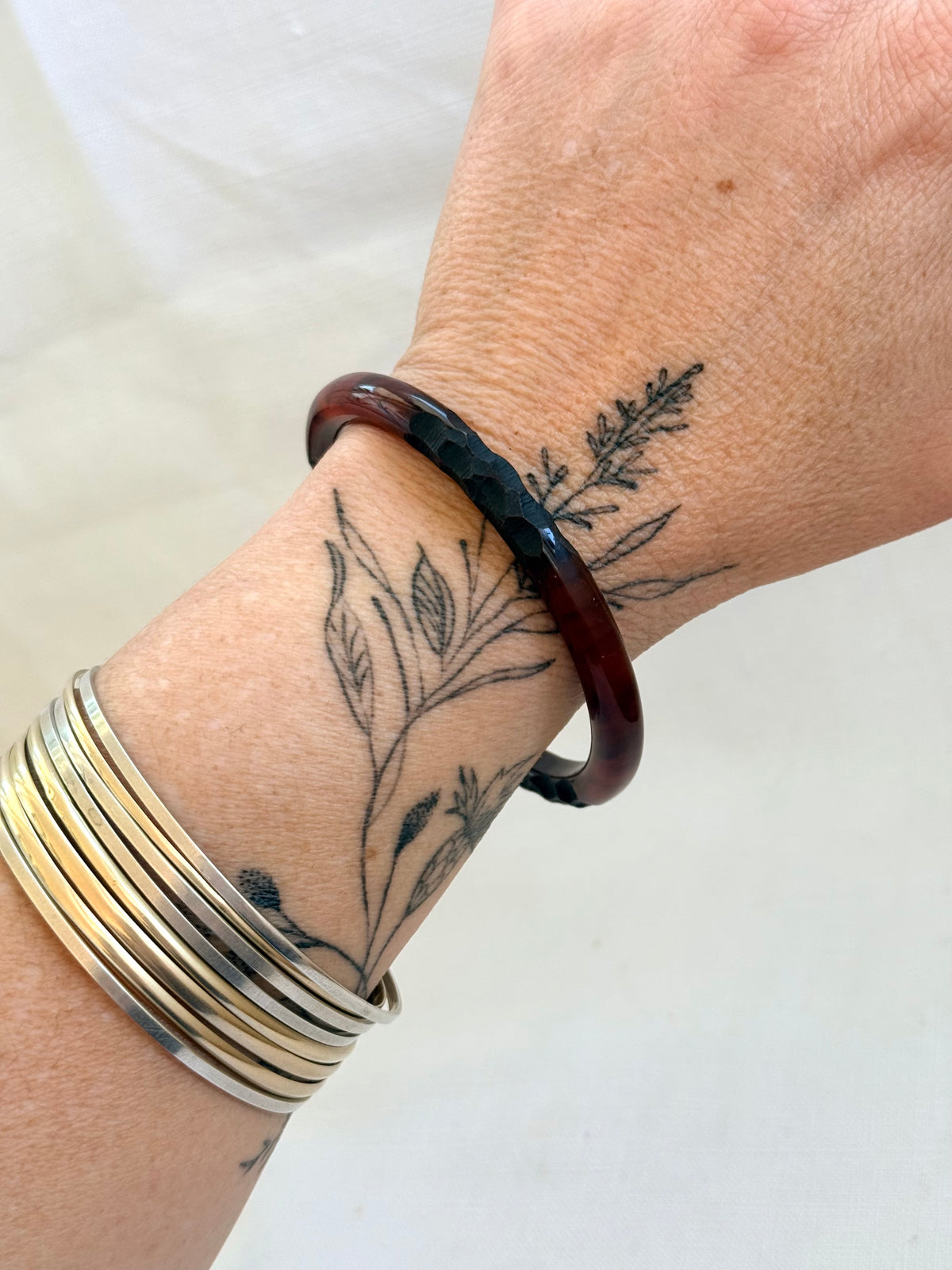 .1930s .1940s Bakelite Cola Red marbled collectable hand carved stacking bangle