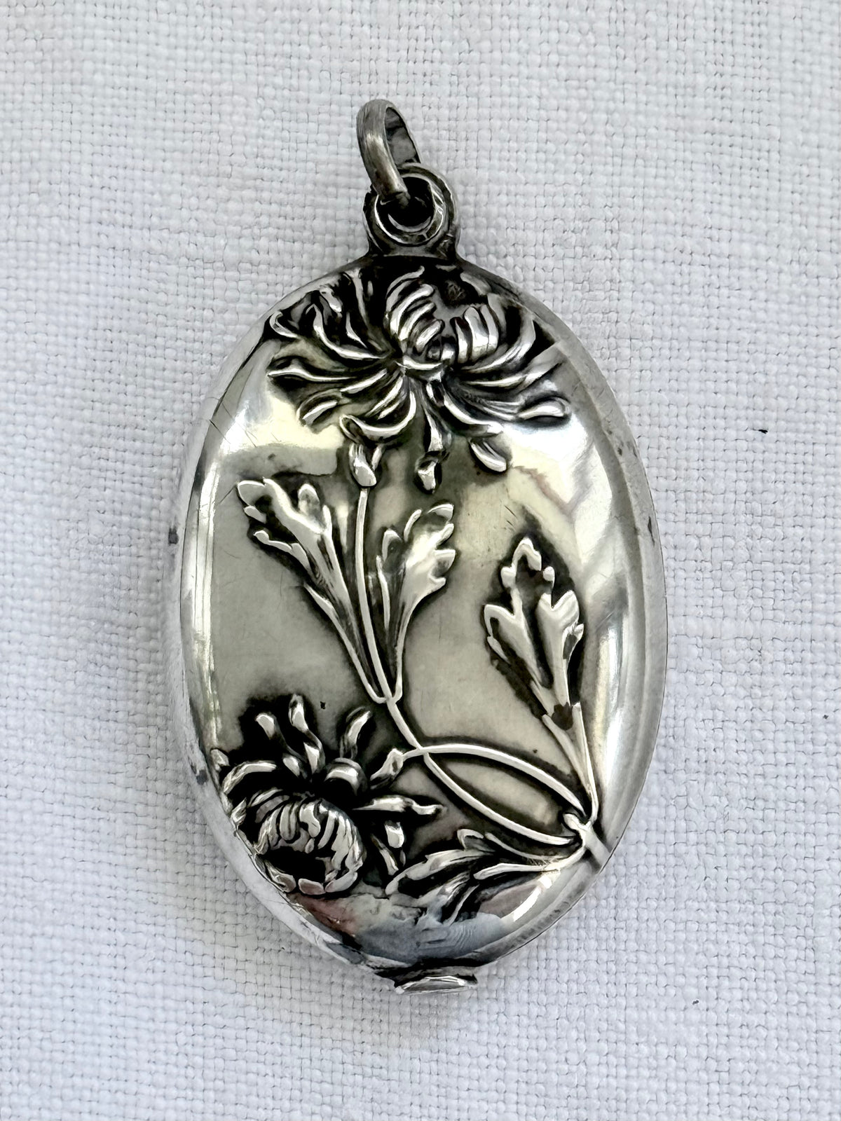 .1890 .1900 Art Nouveau .800 German Jugendstil magnificent Chrysanthemum flower mirror locket pendant
