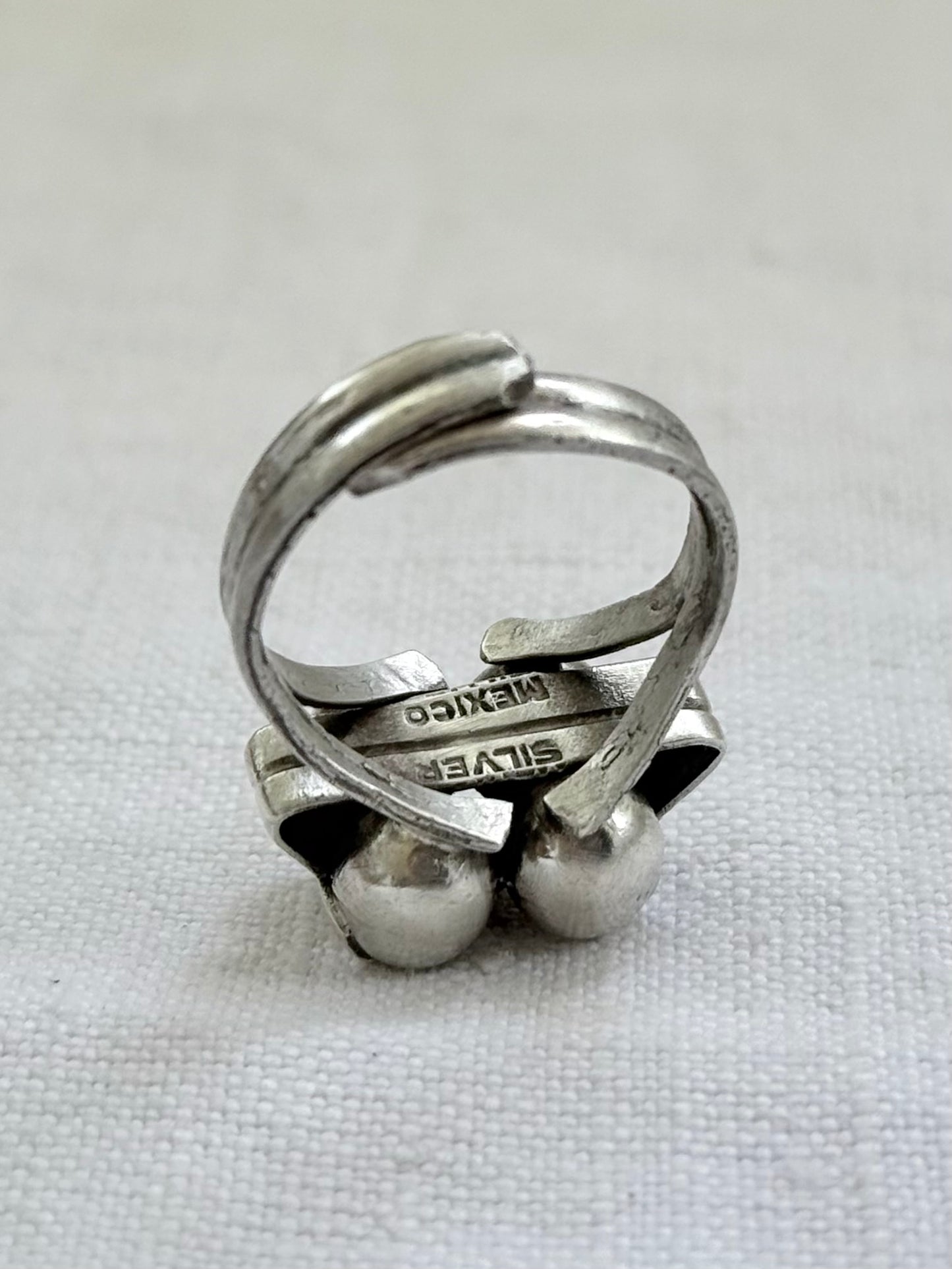 .1940s .925 old Mexico artisan hand forged, hand made architectural collectable silver Turquoise silver repousse ball ring