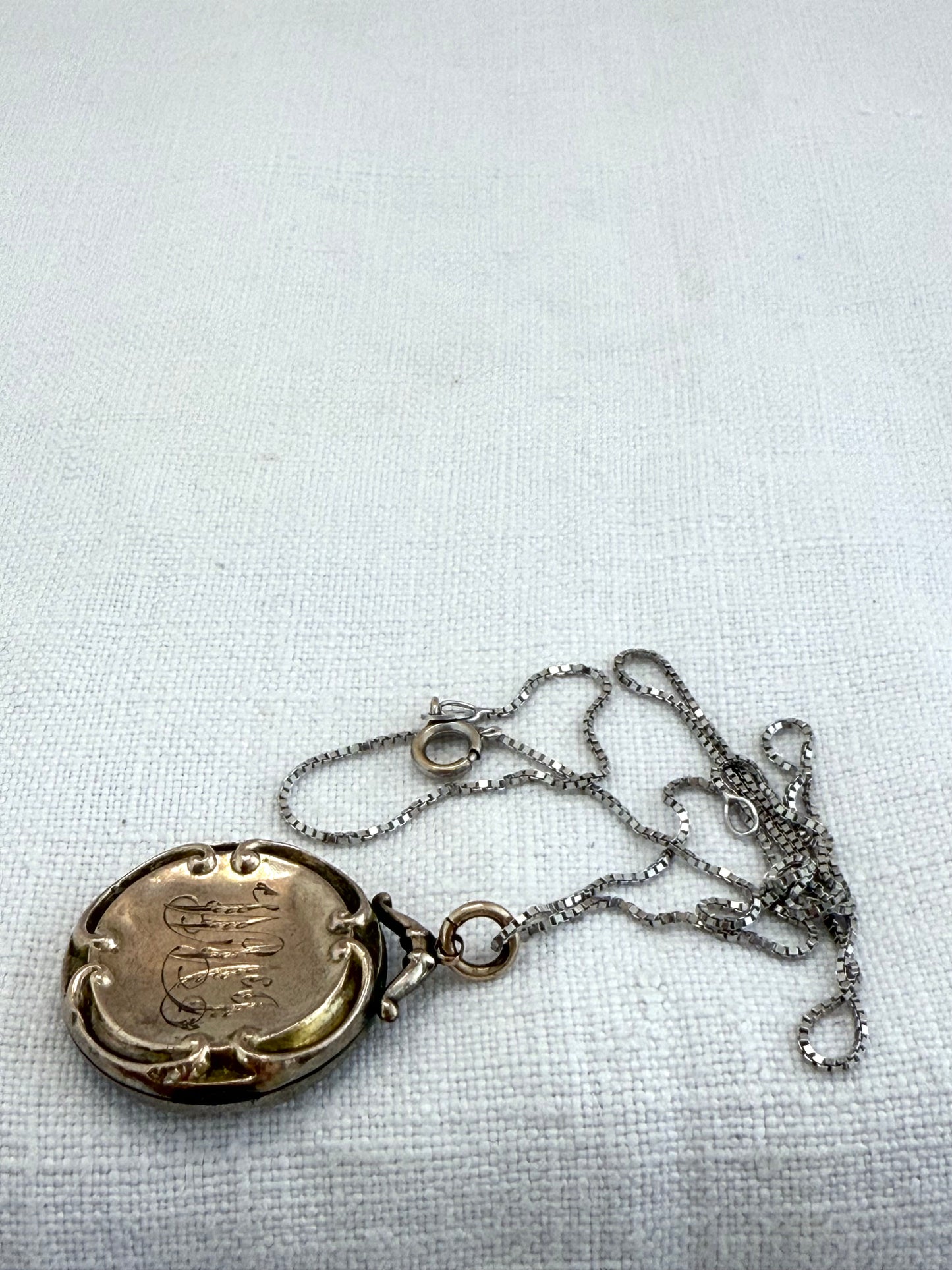 .1970s 375 9ct white gold modernist luxury box chain necklace