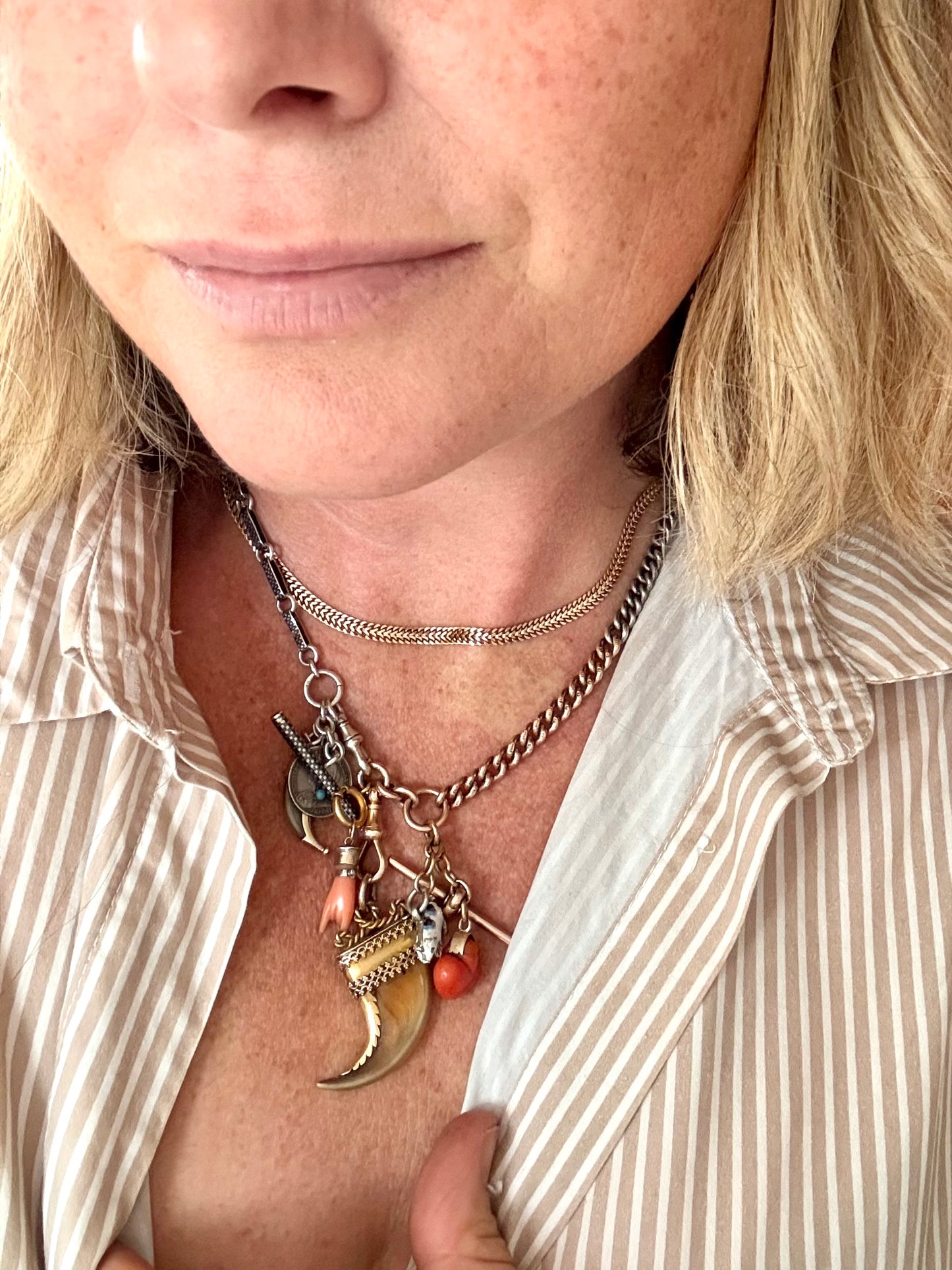 .14ct .1800s antique collectors Baroque Etruscan revival yellow gold early Victorian fine gold tiger lion claw pendant