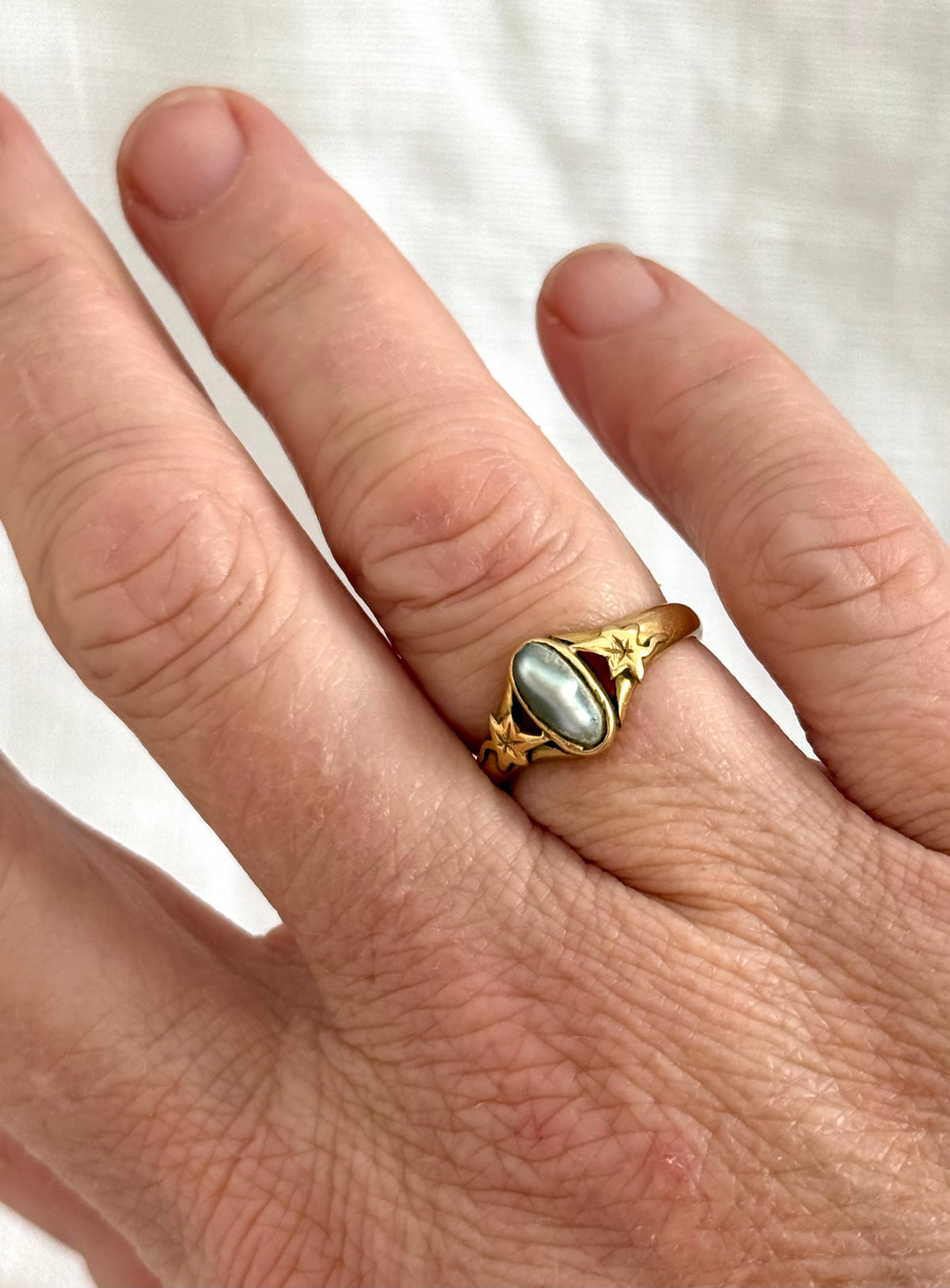 .18ct gold .1890s .1900s .750 Art Nouveau antique blister pearl natural pearl Ivy leaf romantic heirloom high carat gold treasure ring.